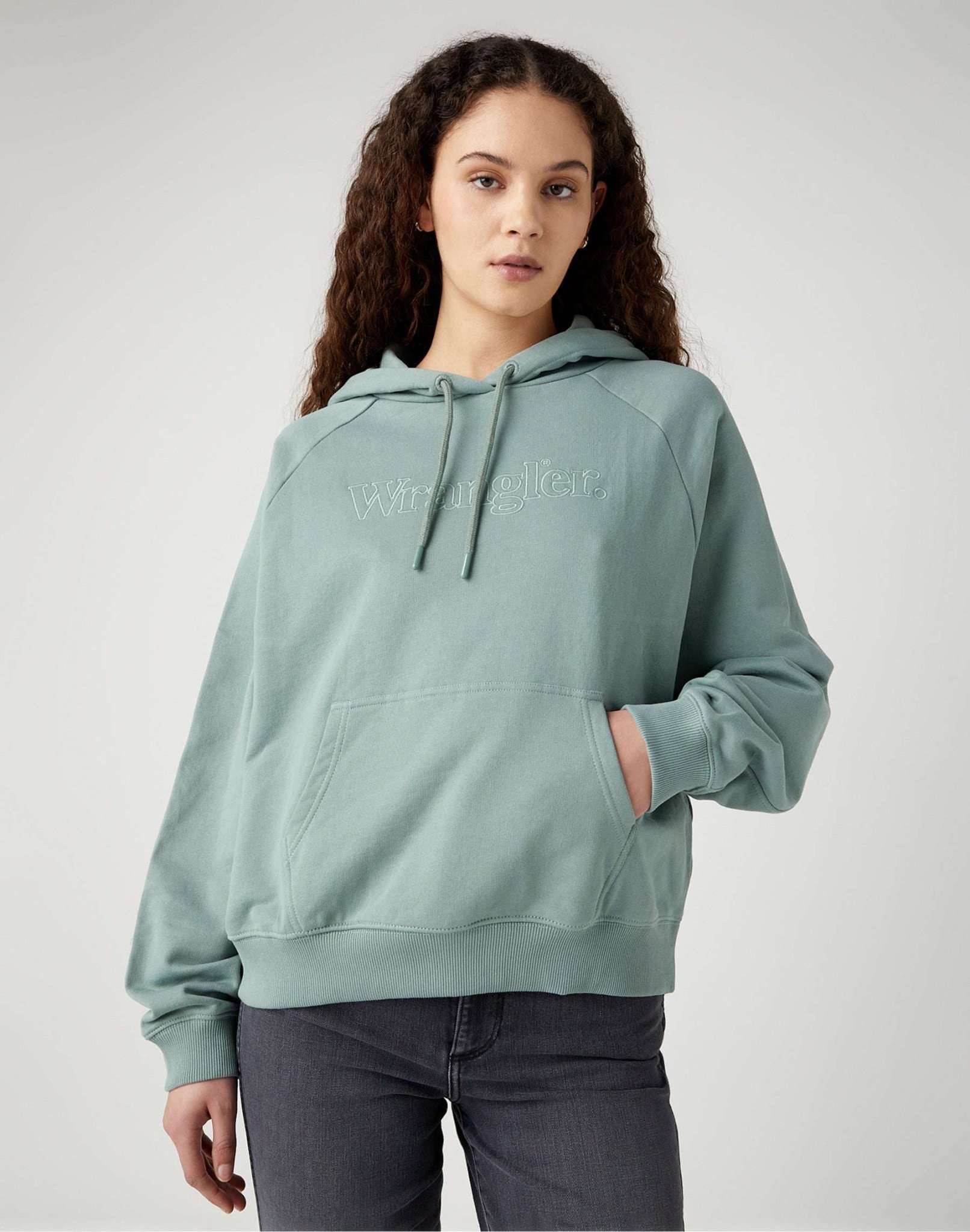 Relaxed Hoodie in Light Matcha Hoodie Wrangler   