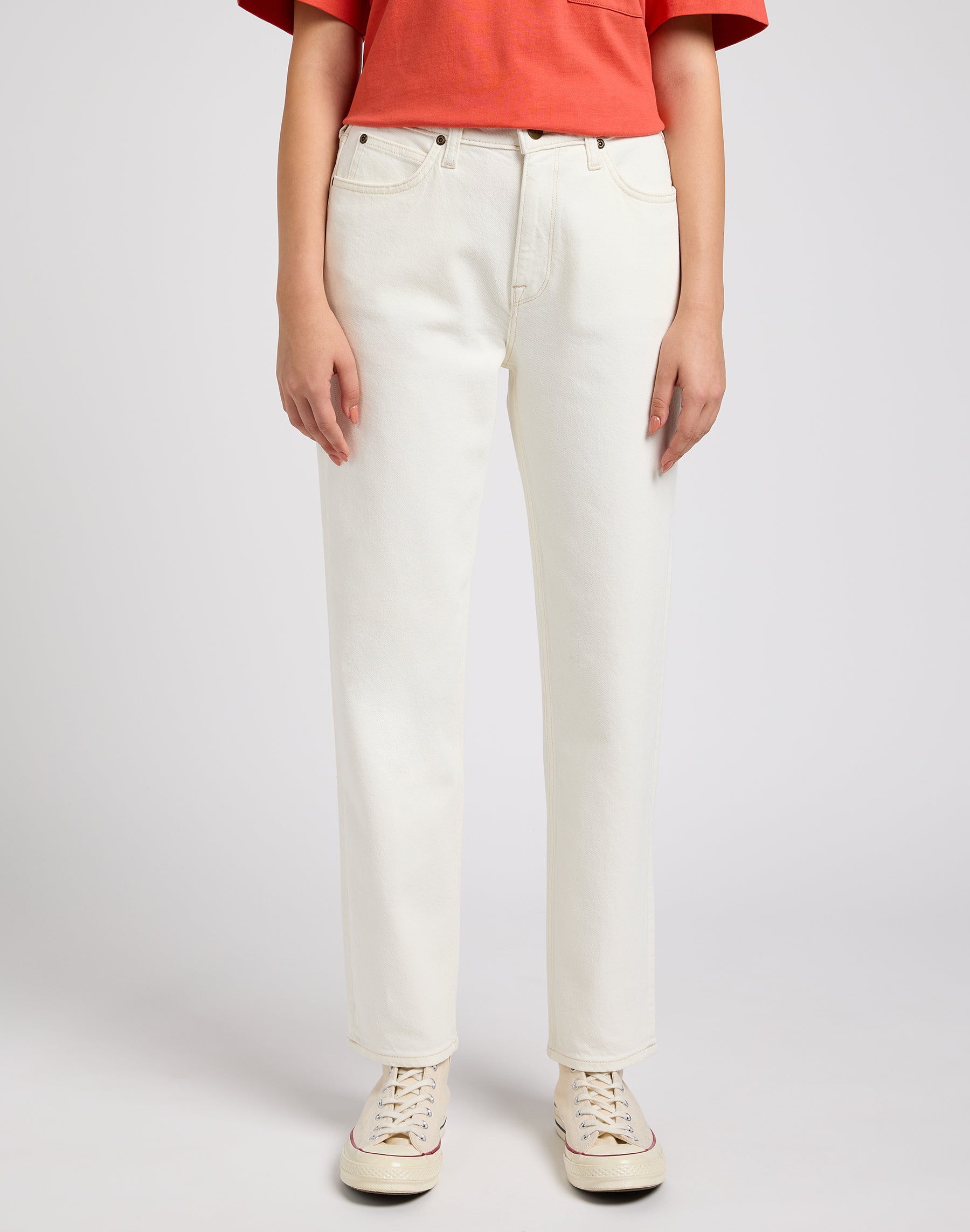 Carol in Concrete White pants Lee   