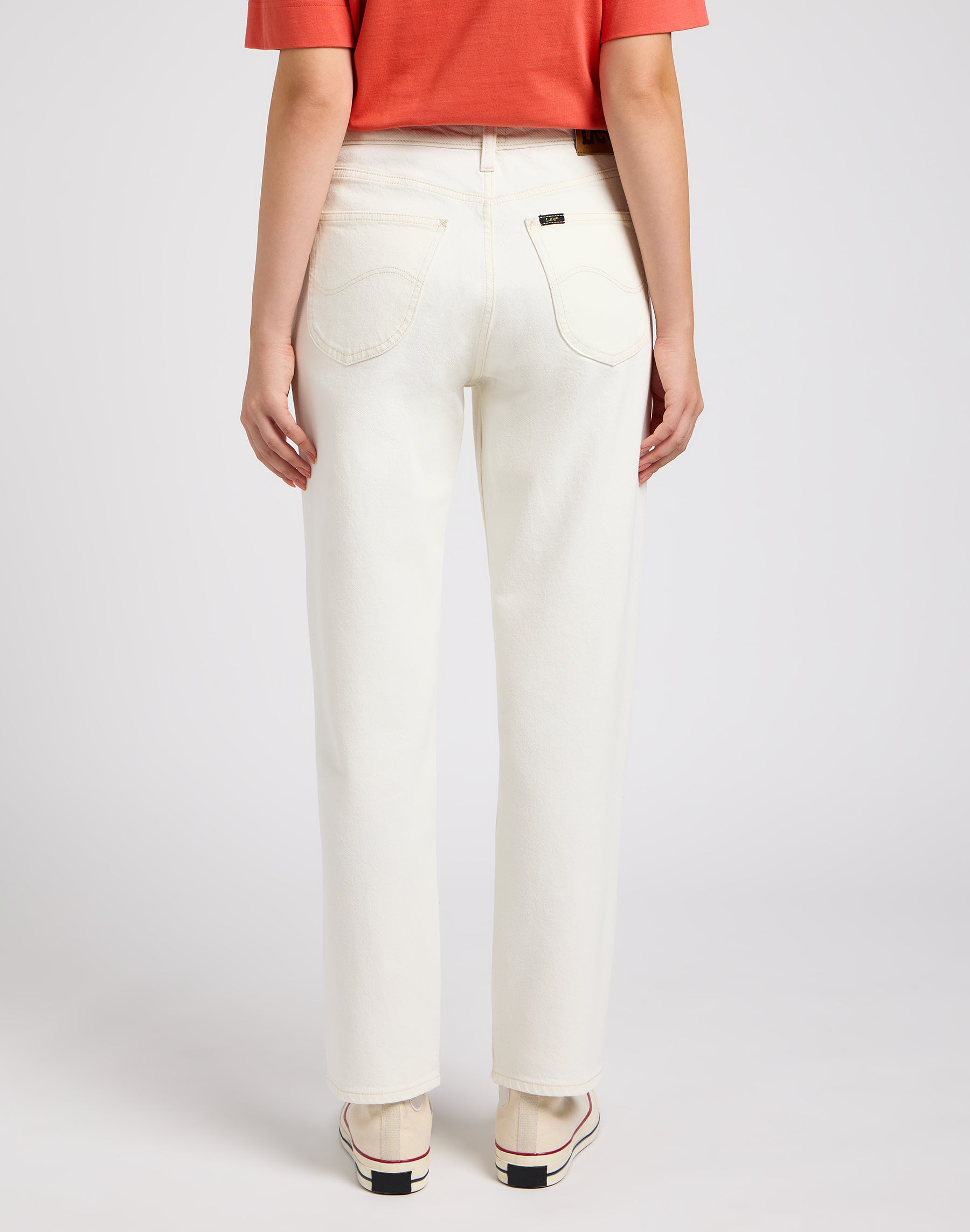 Carol in Concrete White pants Lee   