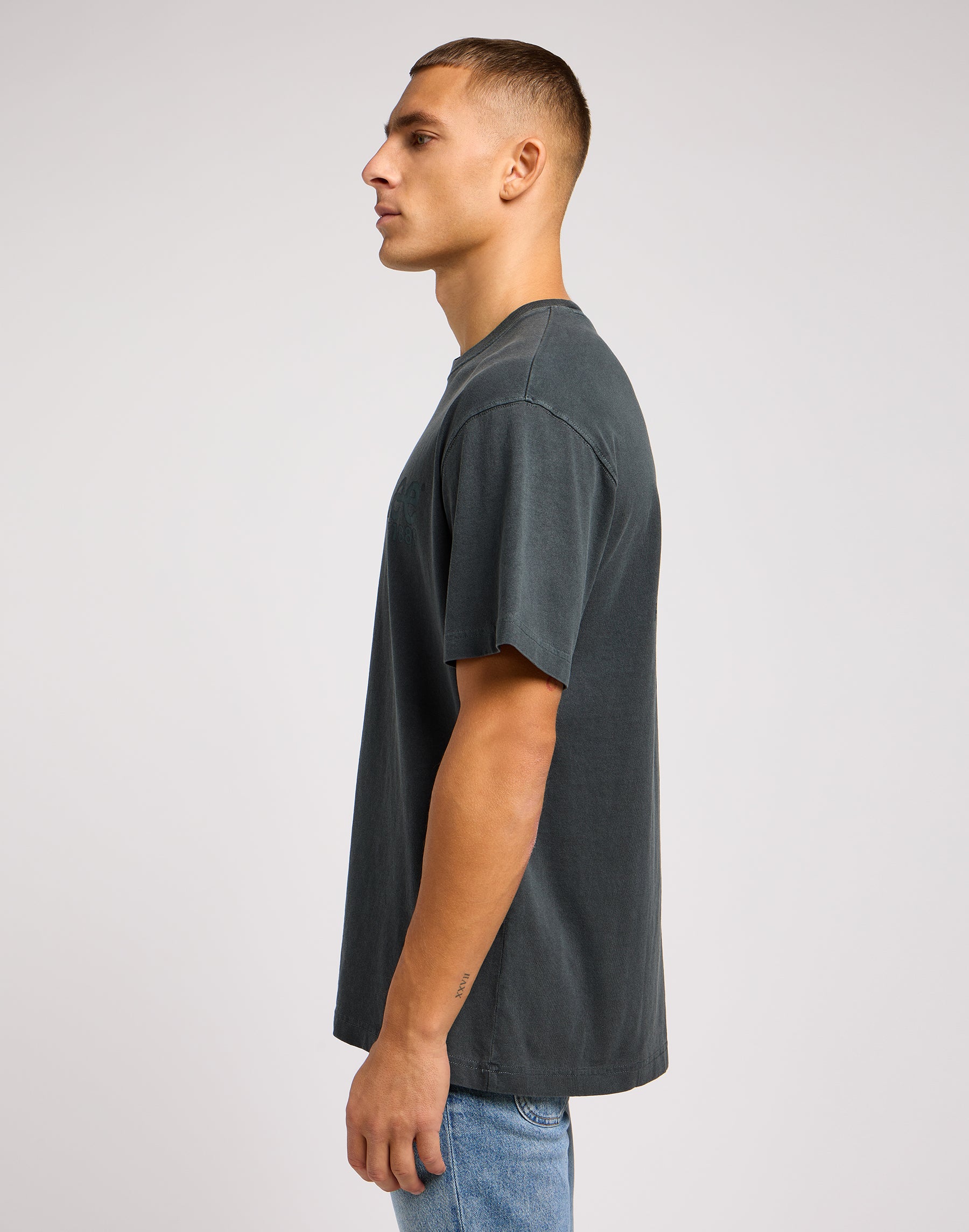 Loose Logo Tee in Washed Black T-Shirts Lee   