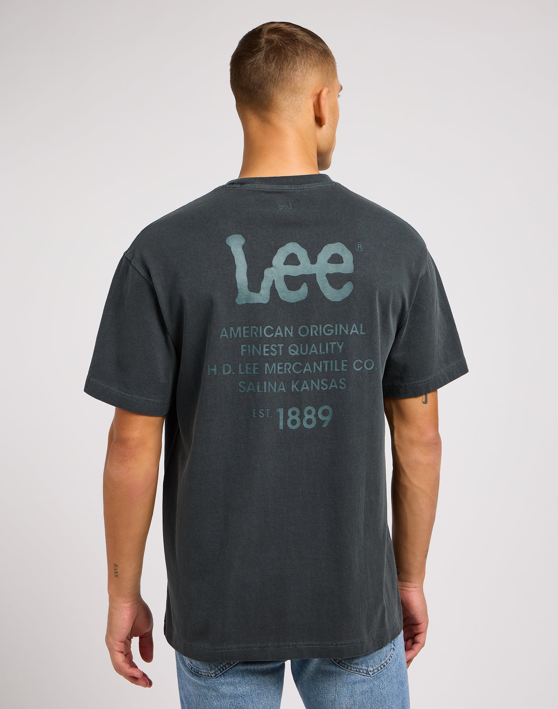 Loose Logo Tee in Washed Black T-Shirts Lee   