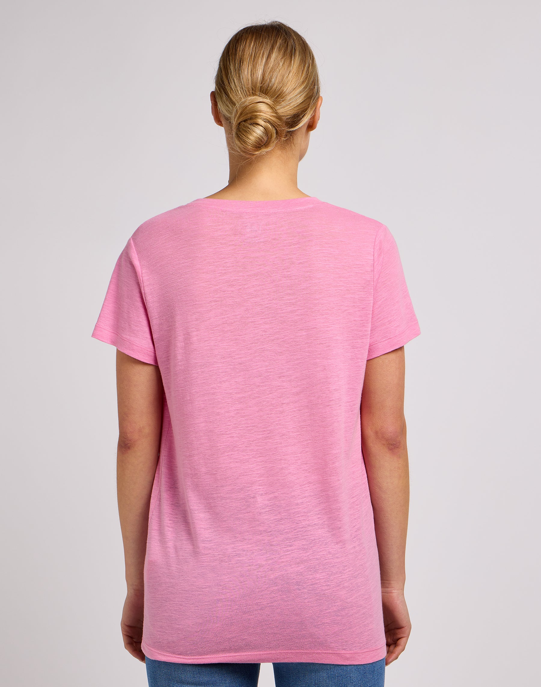 V-Neck Tee in Sugar Lilac T-Shirts Lee   