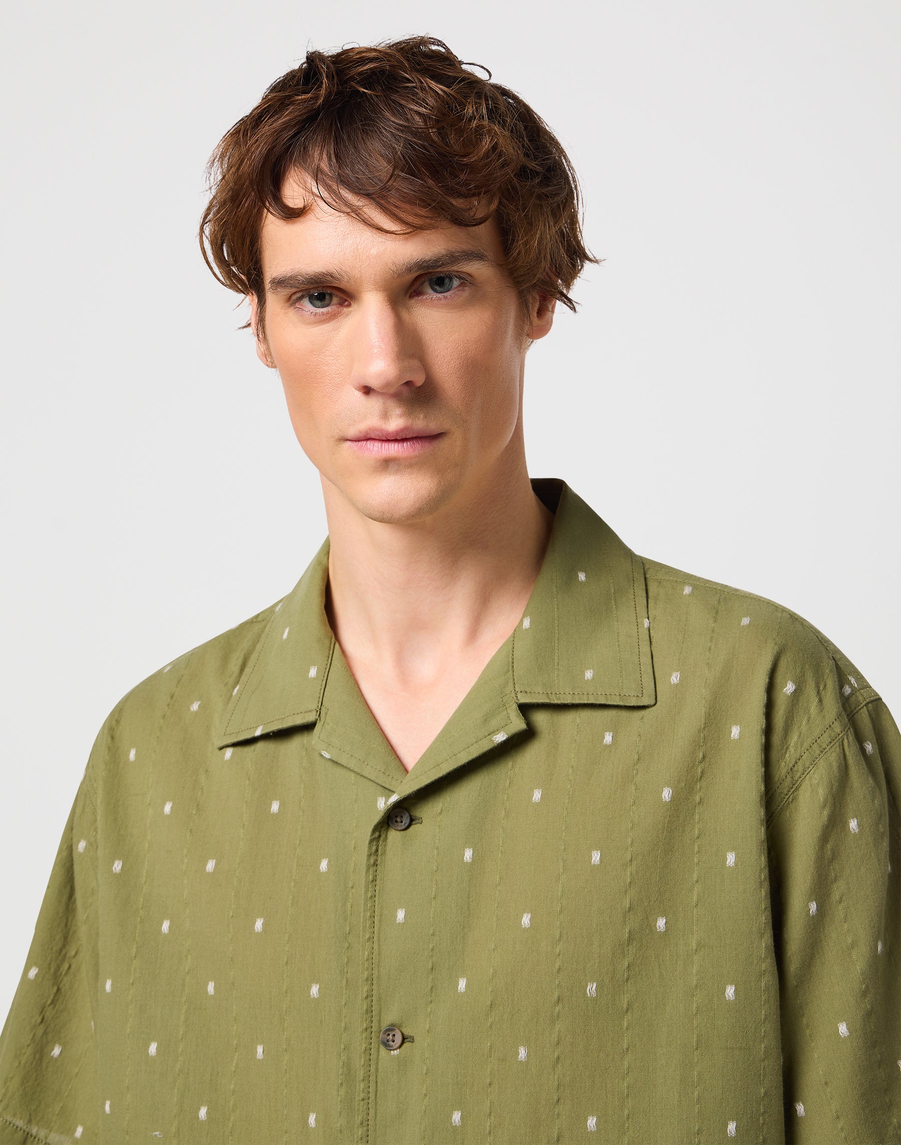 Resort Shirt in Dusty Olive Shirts Wrangler   