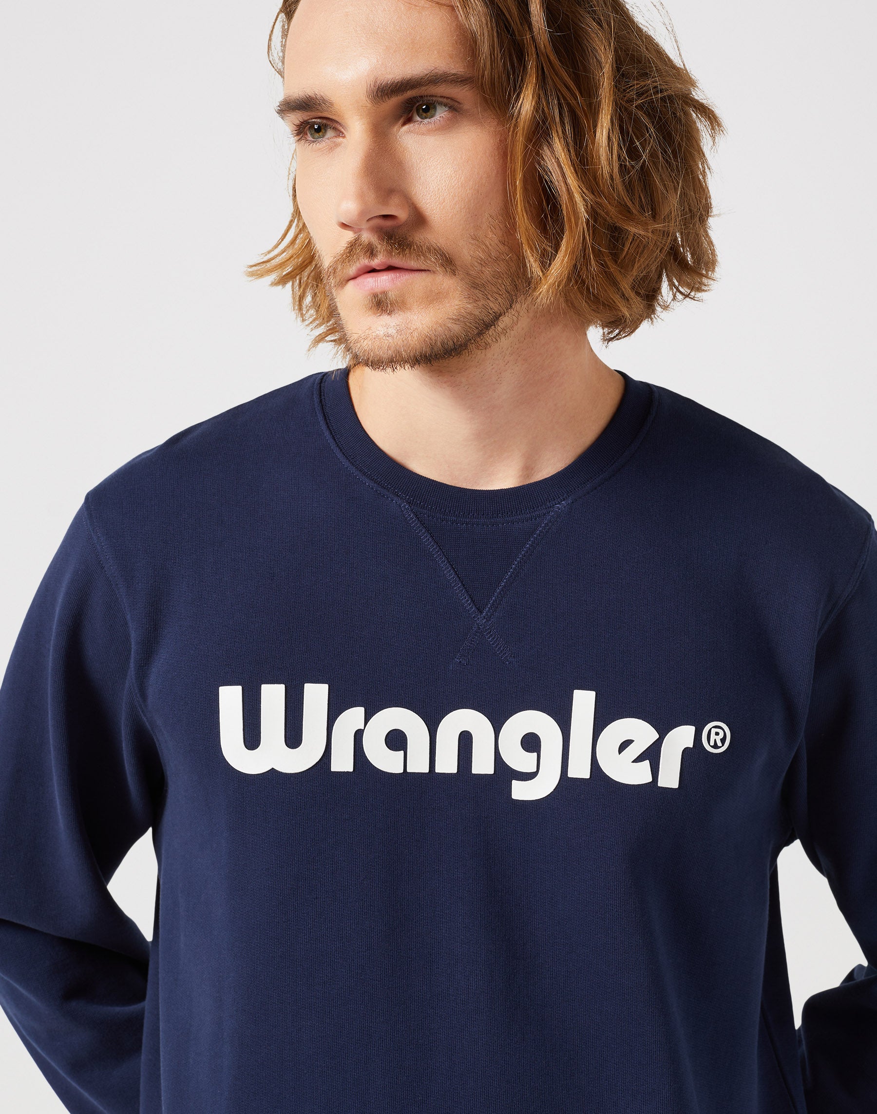 Logo Crew Sweat in Navy Sweatshirts Wrangler   