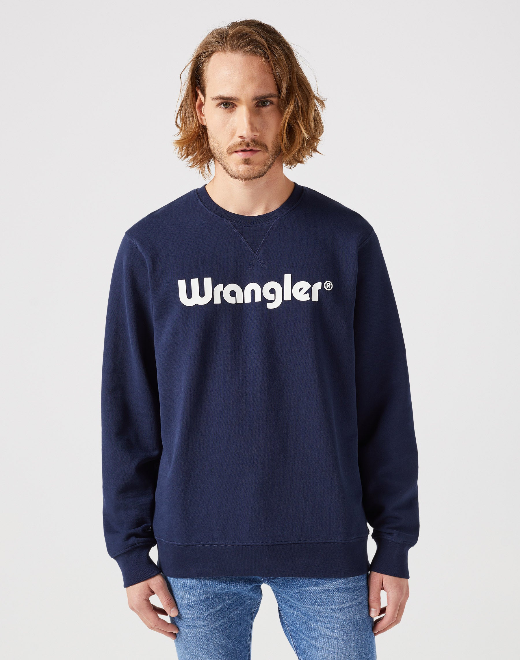 Logo Crew Sweat in Navy Sweatshirts Wrangler   