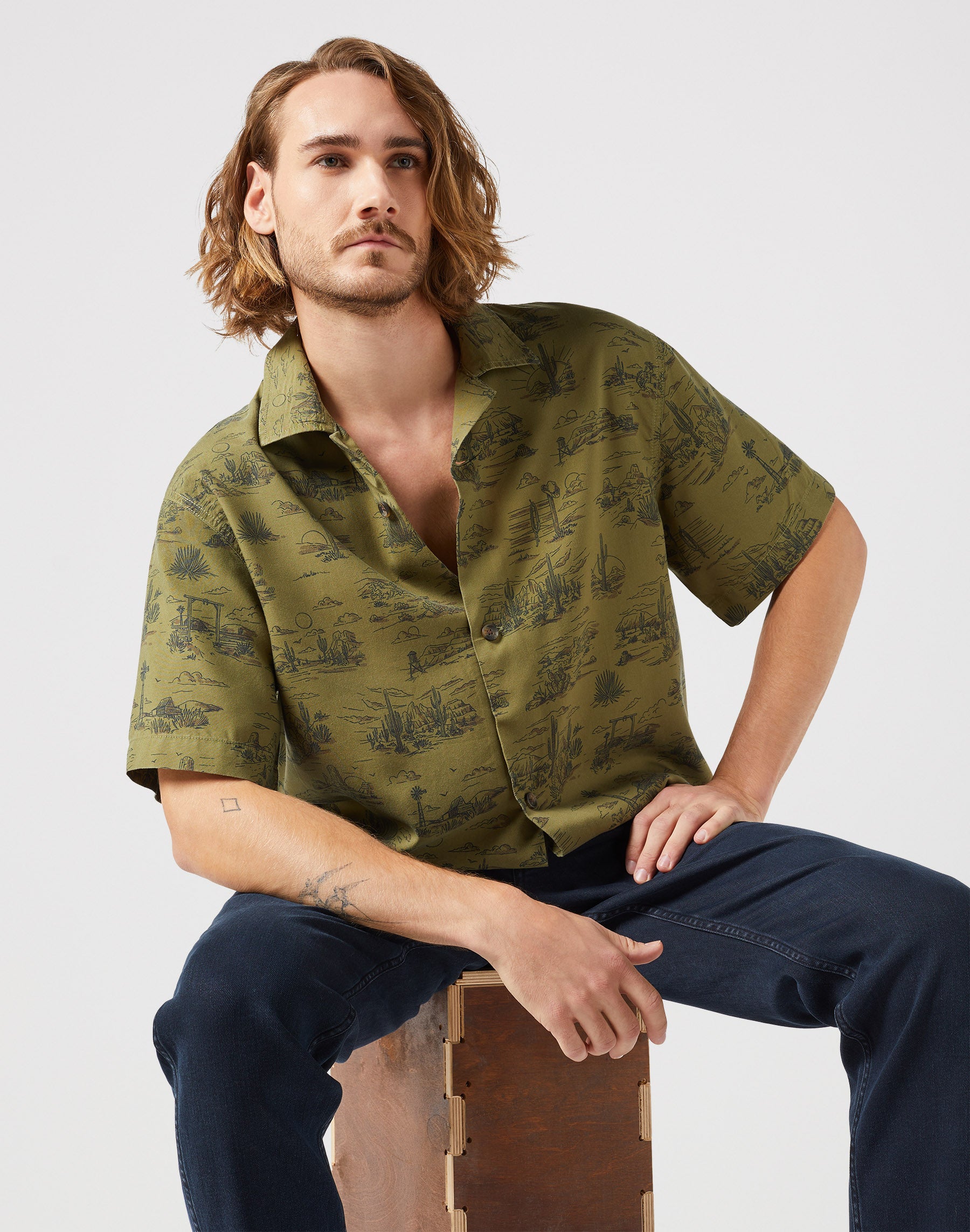 Resort Shirt in Olive Scenic Shirts Wrangler   