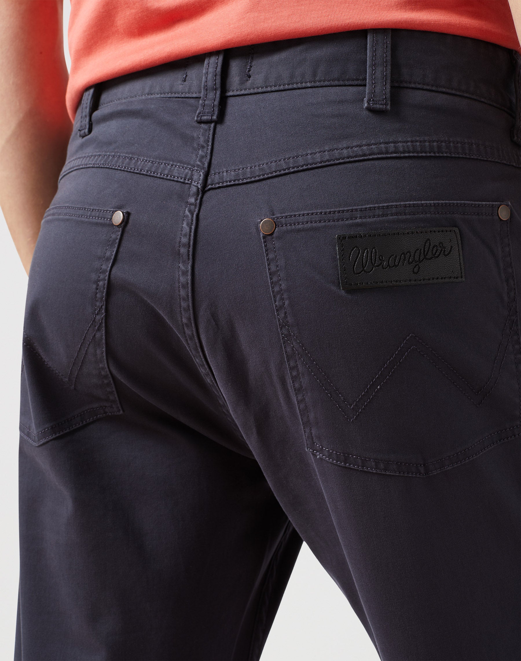 Greensboro in Dark Navy Pants Wrangler   