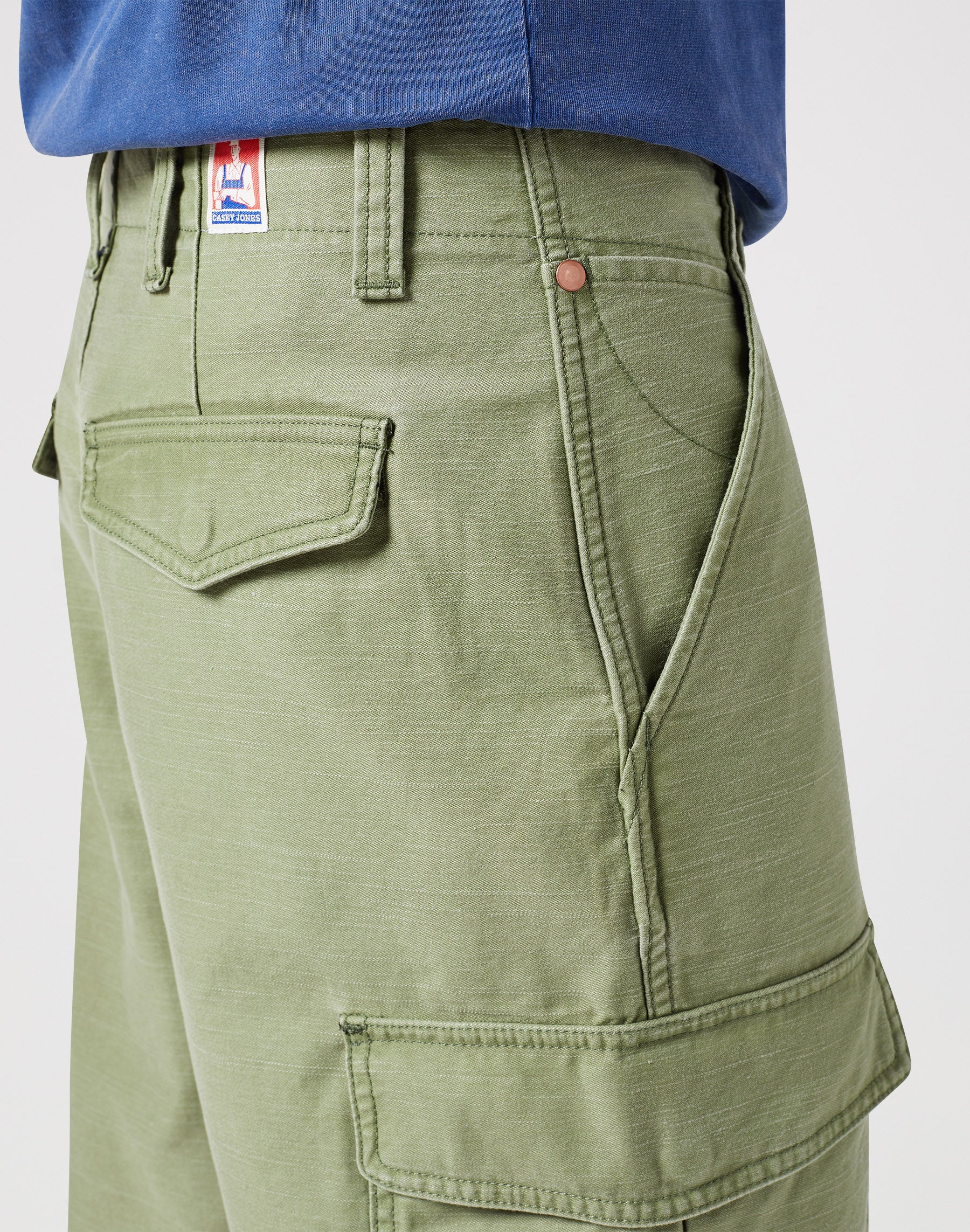 Casey Cargo Shorts in Olive Shorts Wrangler   