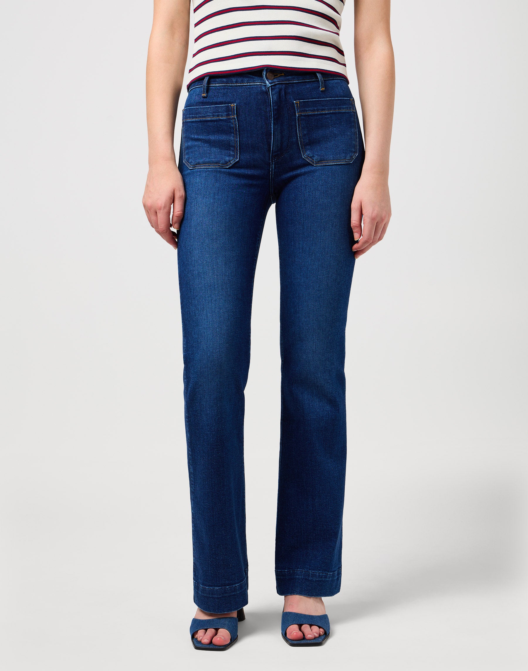Flare in Dark Wash Jeans Wrangler