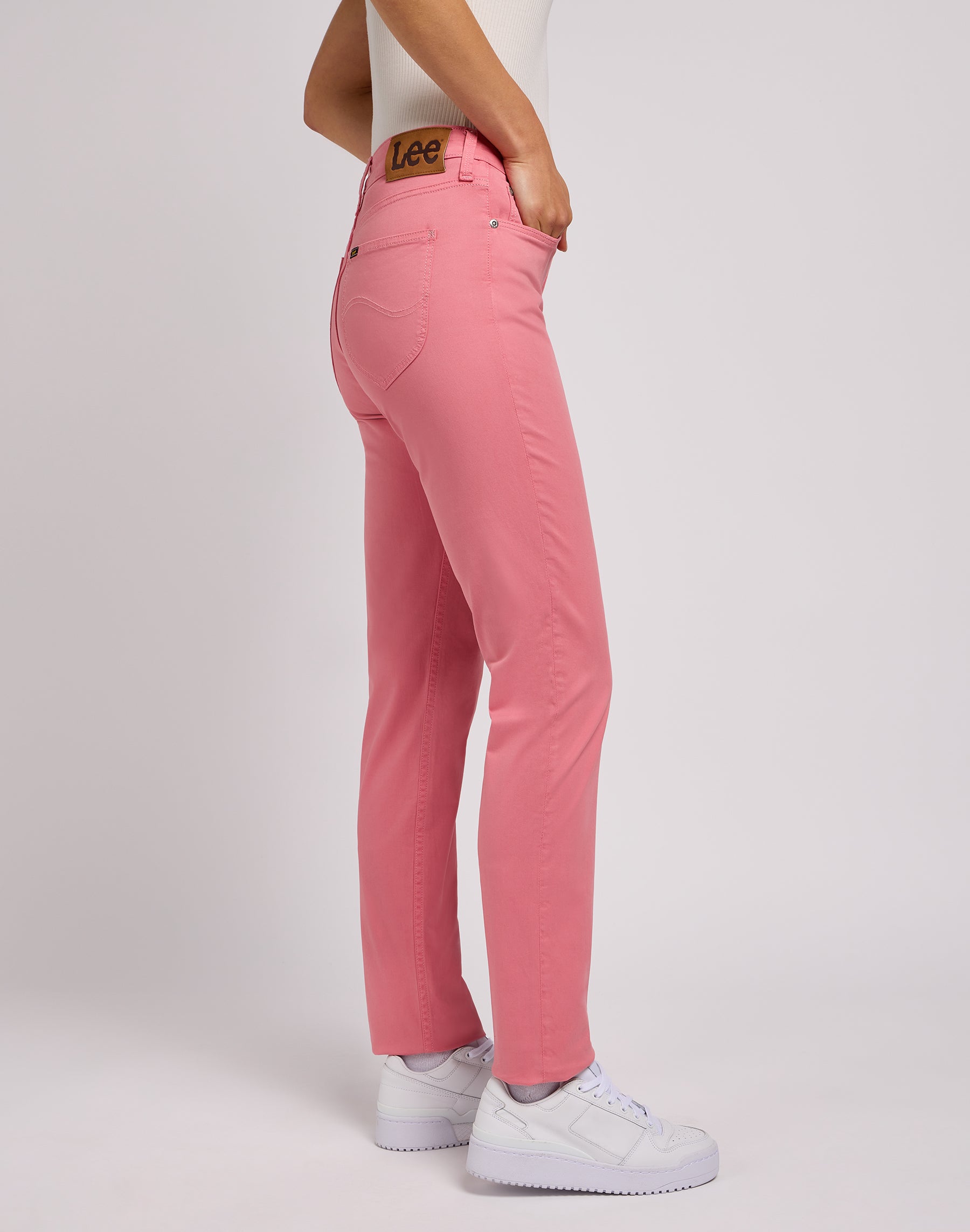 Marion Straight in Cassie Pink Pants Lee   