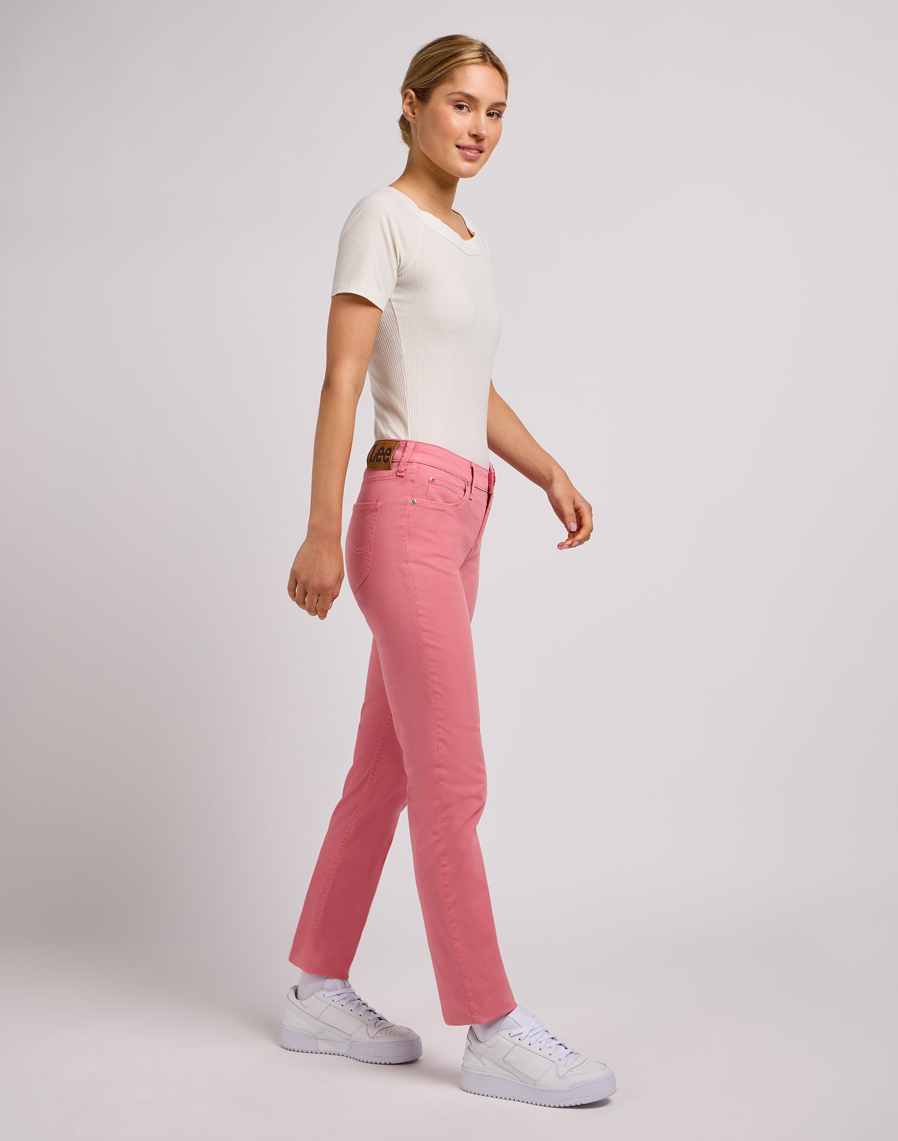 Marion Straight in Cassie Pink Pants Lee   