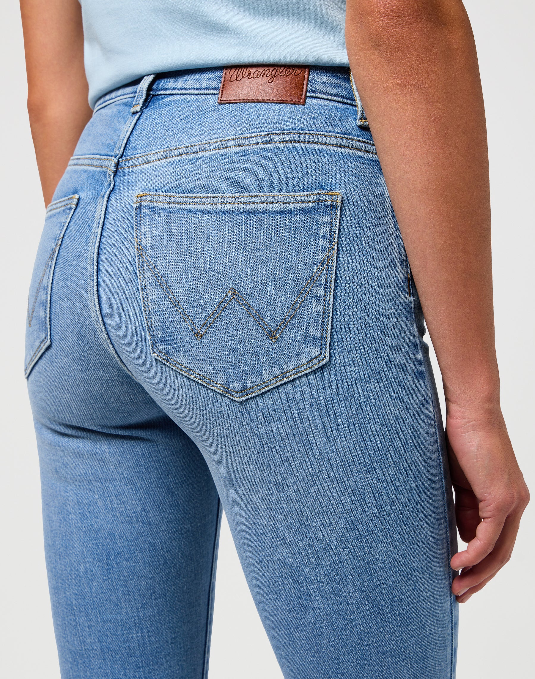 Bootcut in In The Clouds Jeans Wrangler   