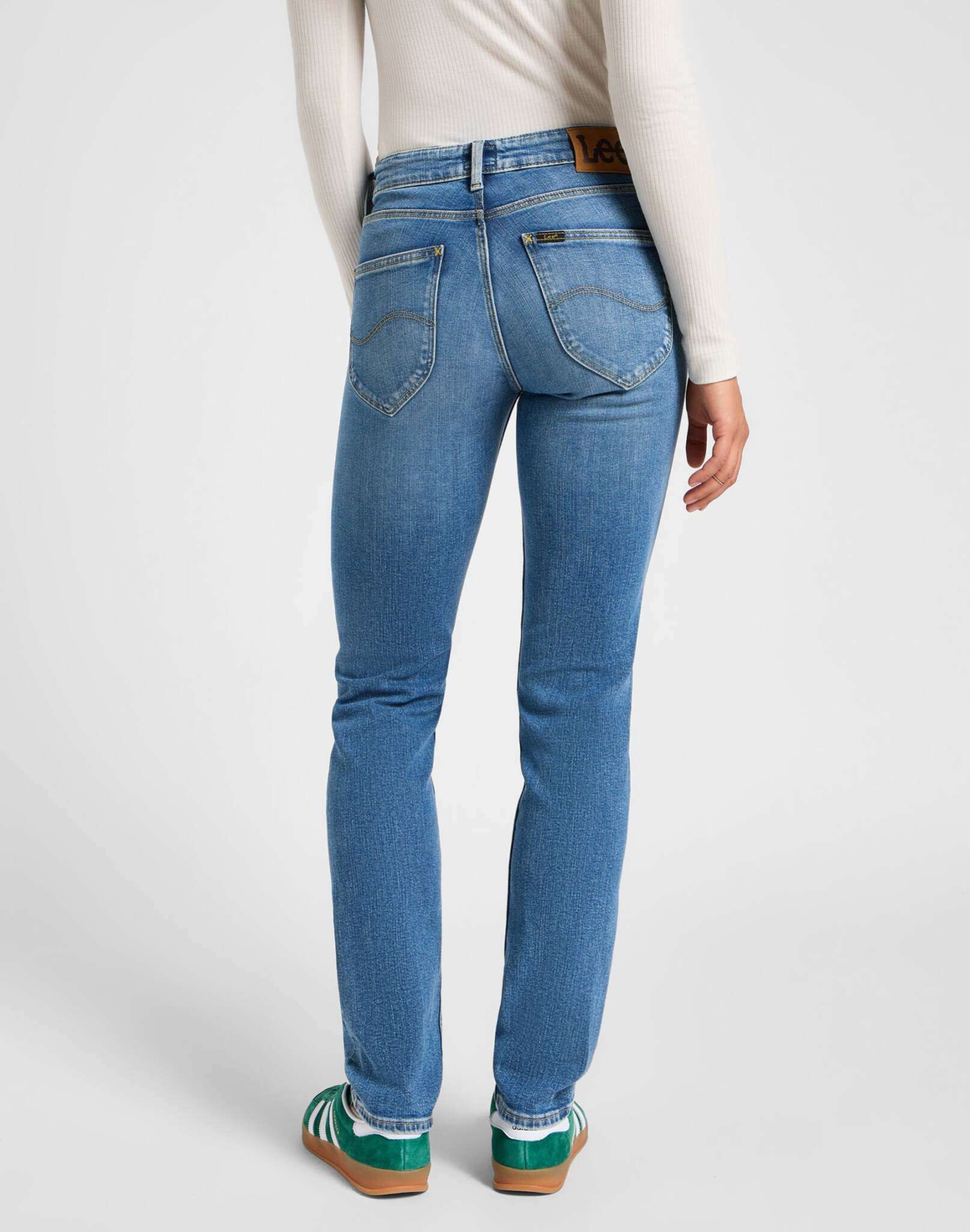 Marion Straight in Holding Back Jeans Lee   