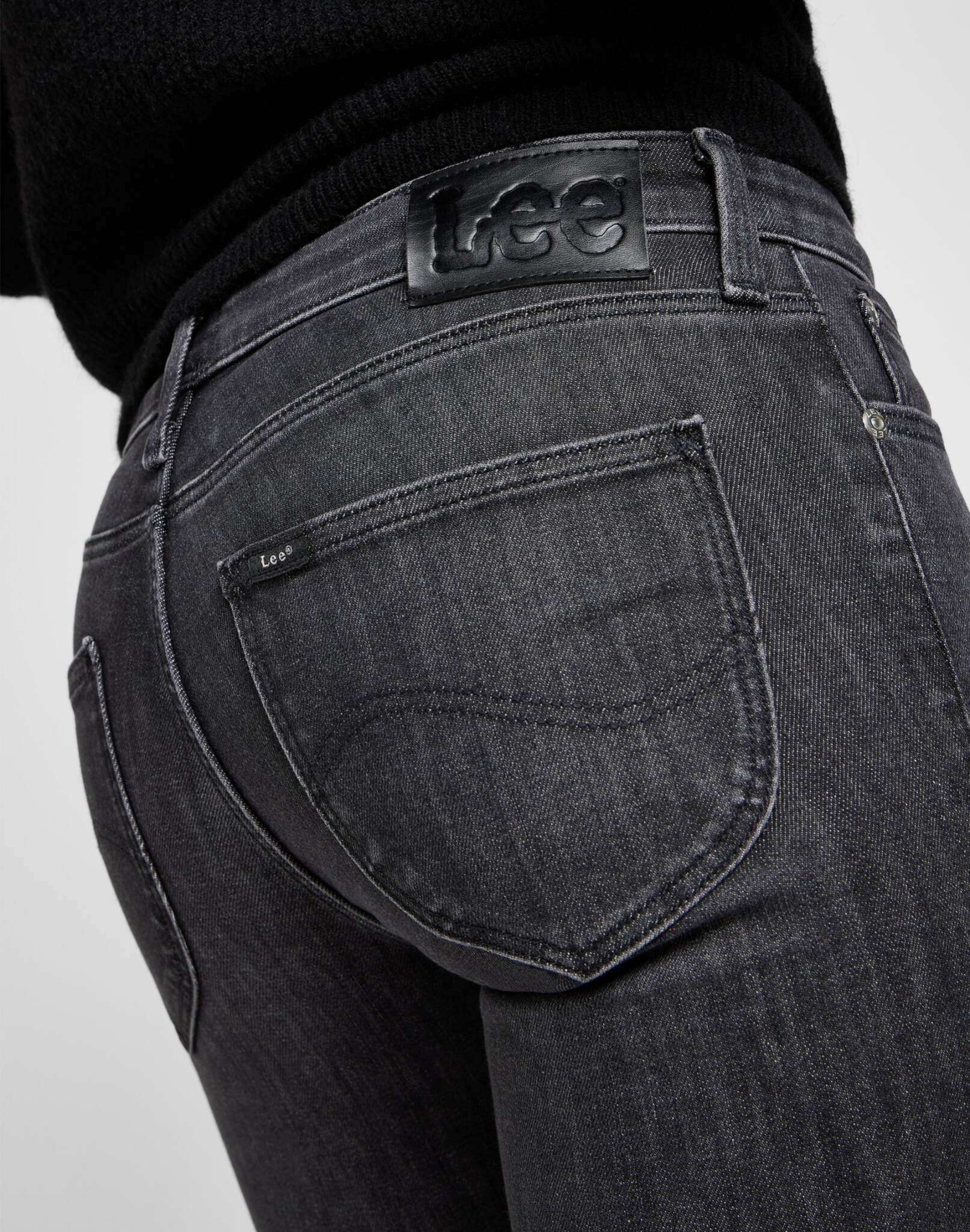 Scarlett in Last Strike Jeans Lee   