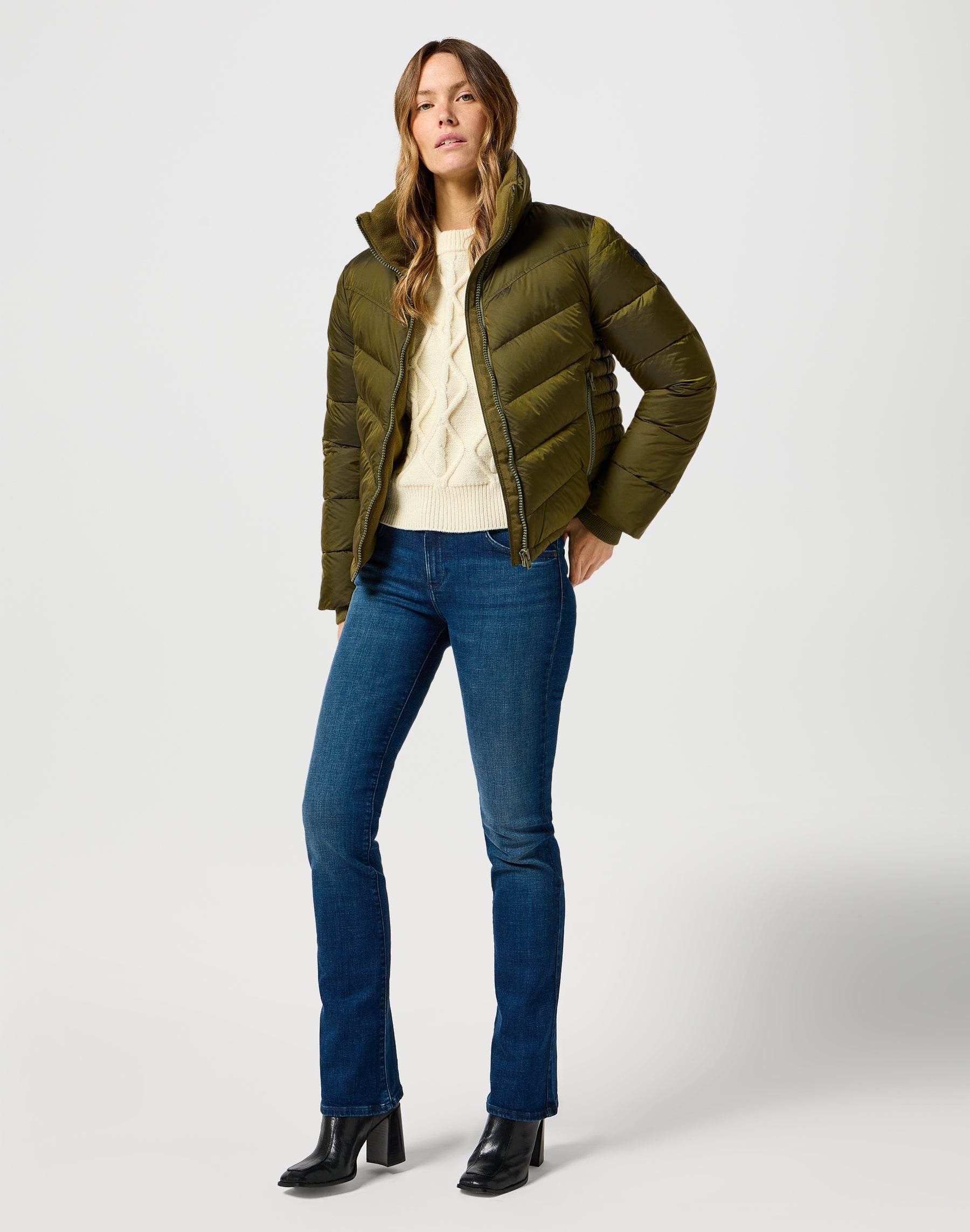 Short Puffer Jacket in Ivy Green Jackets Wrangler   