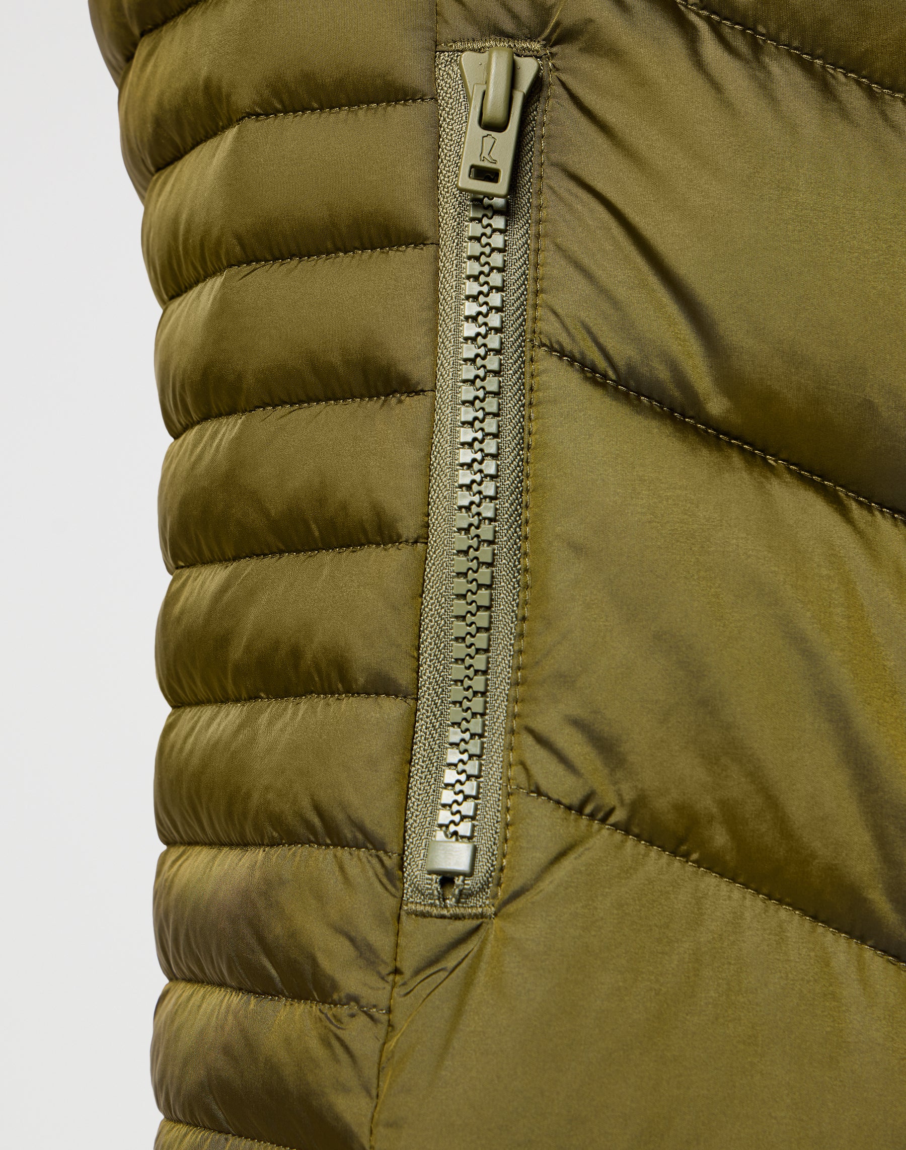 Short Puffer Jacket in Ivy Green Jackets Wrangler   