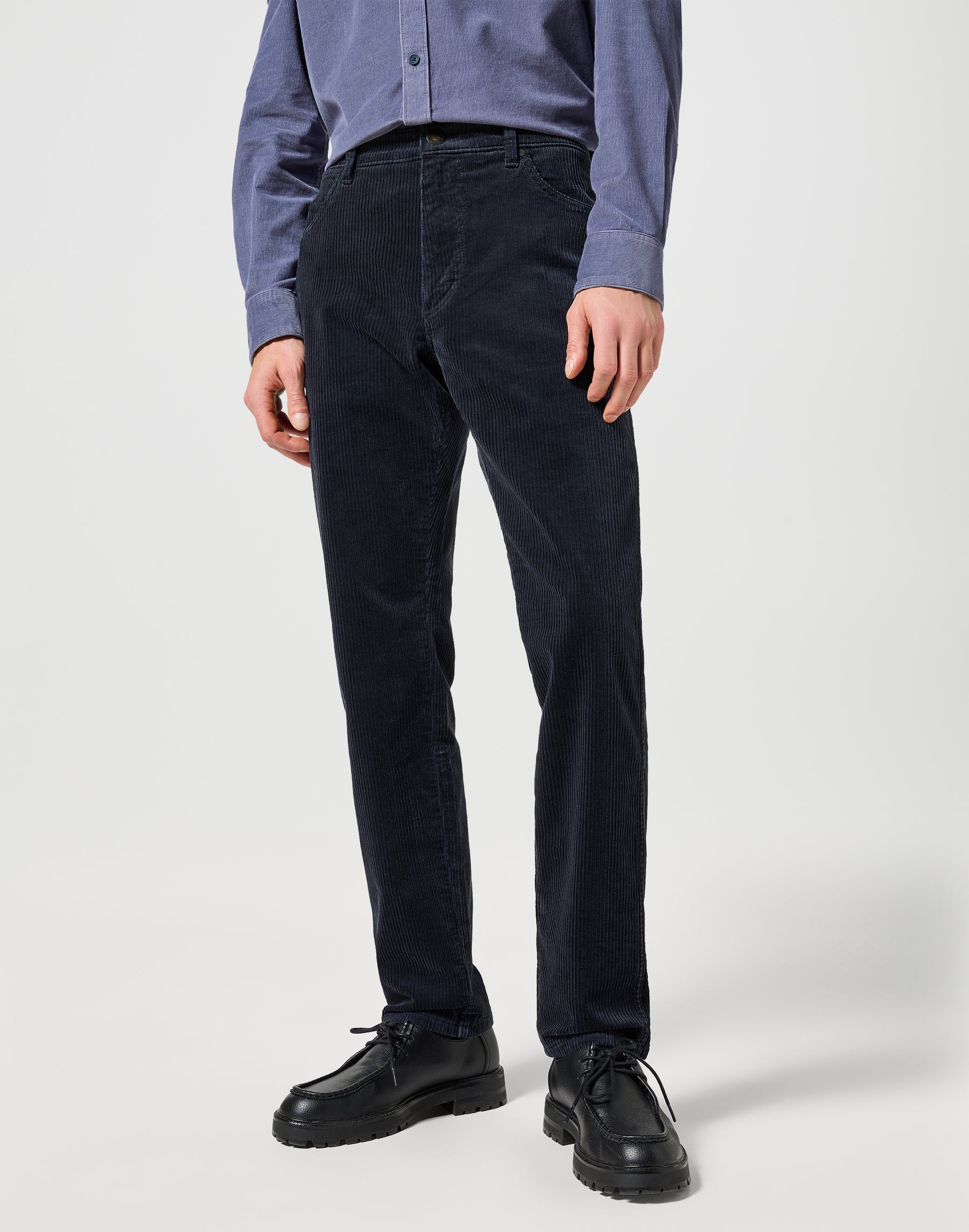 River in Dark Navy Pants Wrangler   