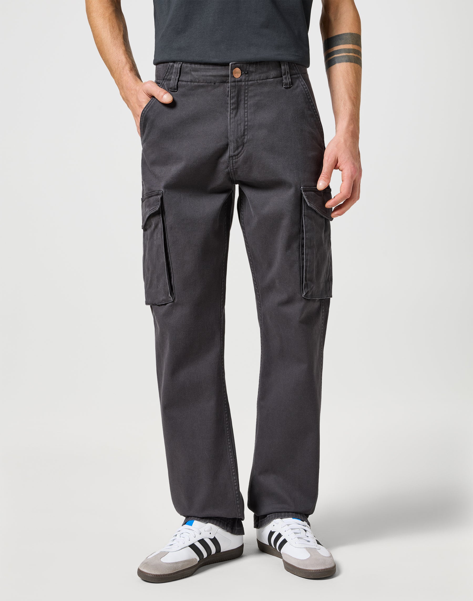 Casey Jones Cargo Regular in Faded Black Pants Wrangler   