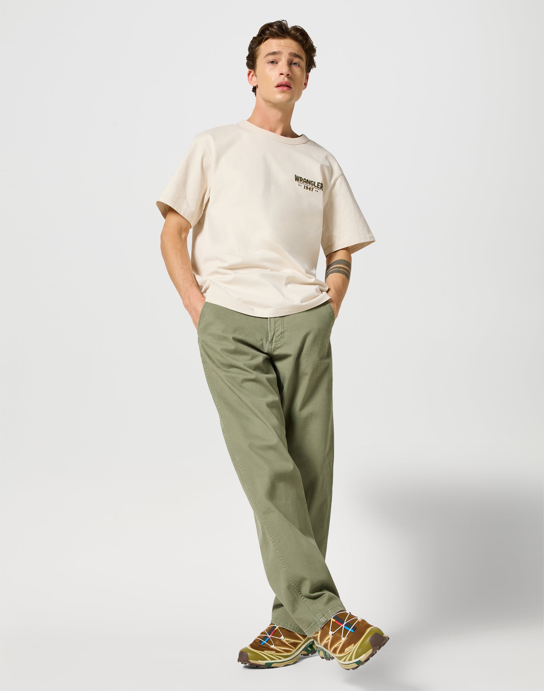 Casey Jones Chino Relaxed in Dusty Olive Pants Wrangler   