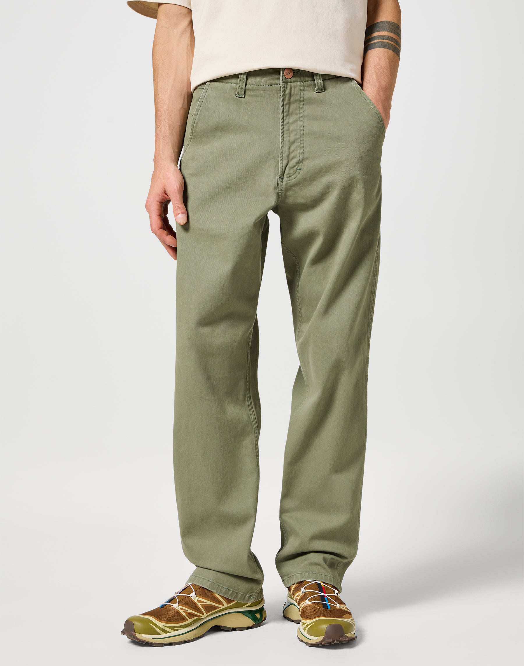 Casey Jones Chino Relaxed in Dusty Olive Pants Wrangler   