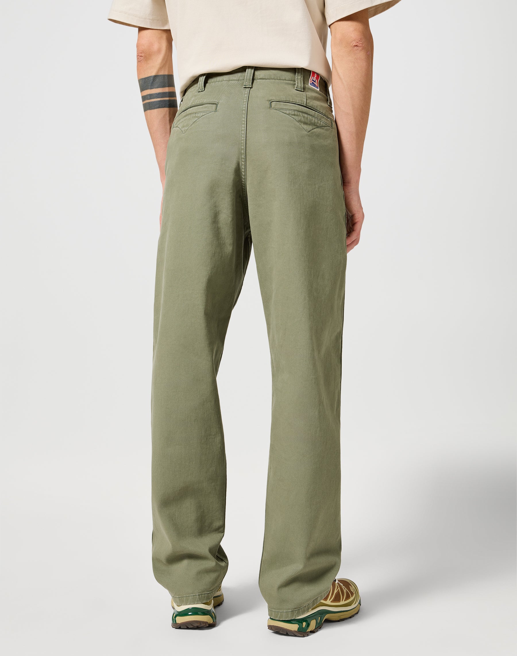 Casey Jones Chino Relaxed in Dusty Olive Pants Wrangler   