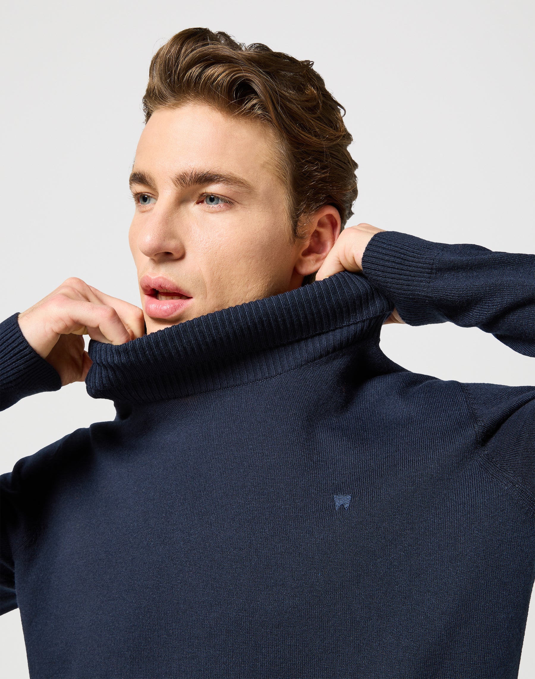 Turtleneck in Dark Navy Sweater Wrangler   