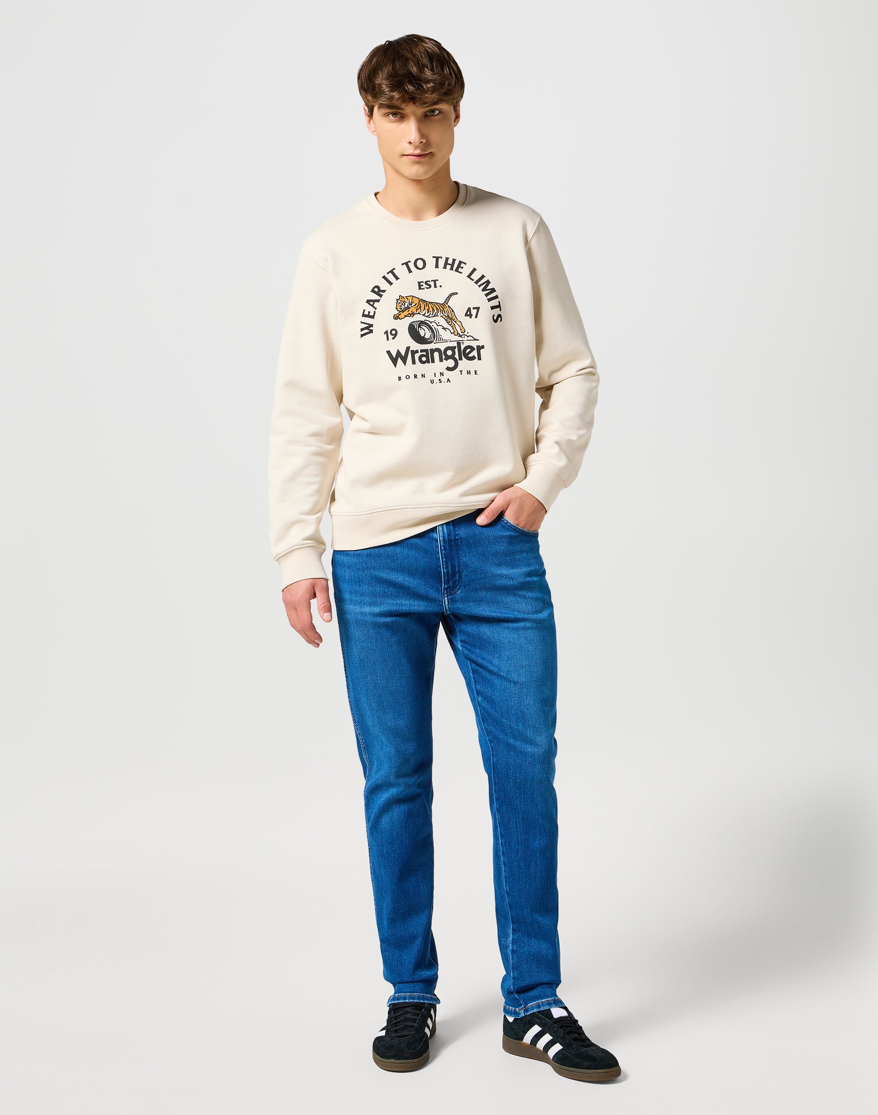 Crewneck Sweatshirt in Vintage White Sweatshirts Wrangler   