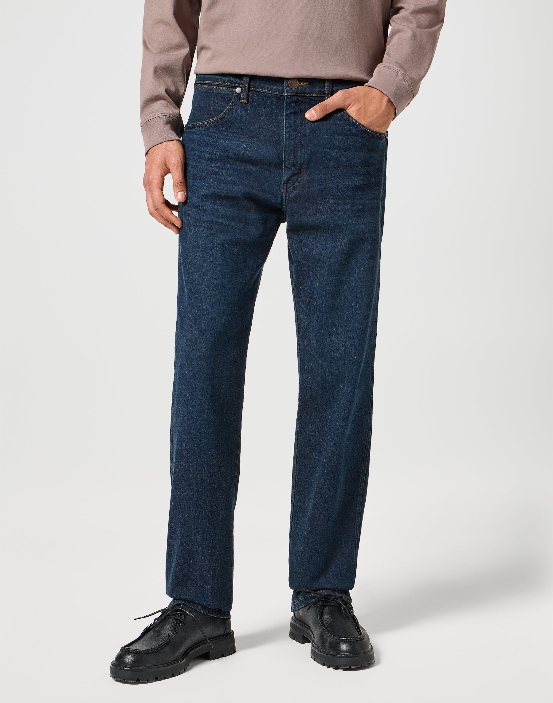 Frontier in Coal Dust Jeans Wrangler   