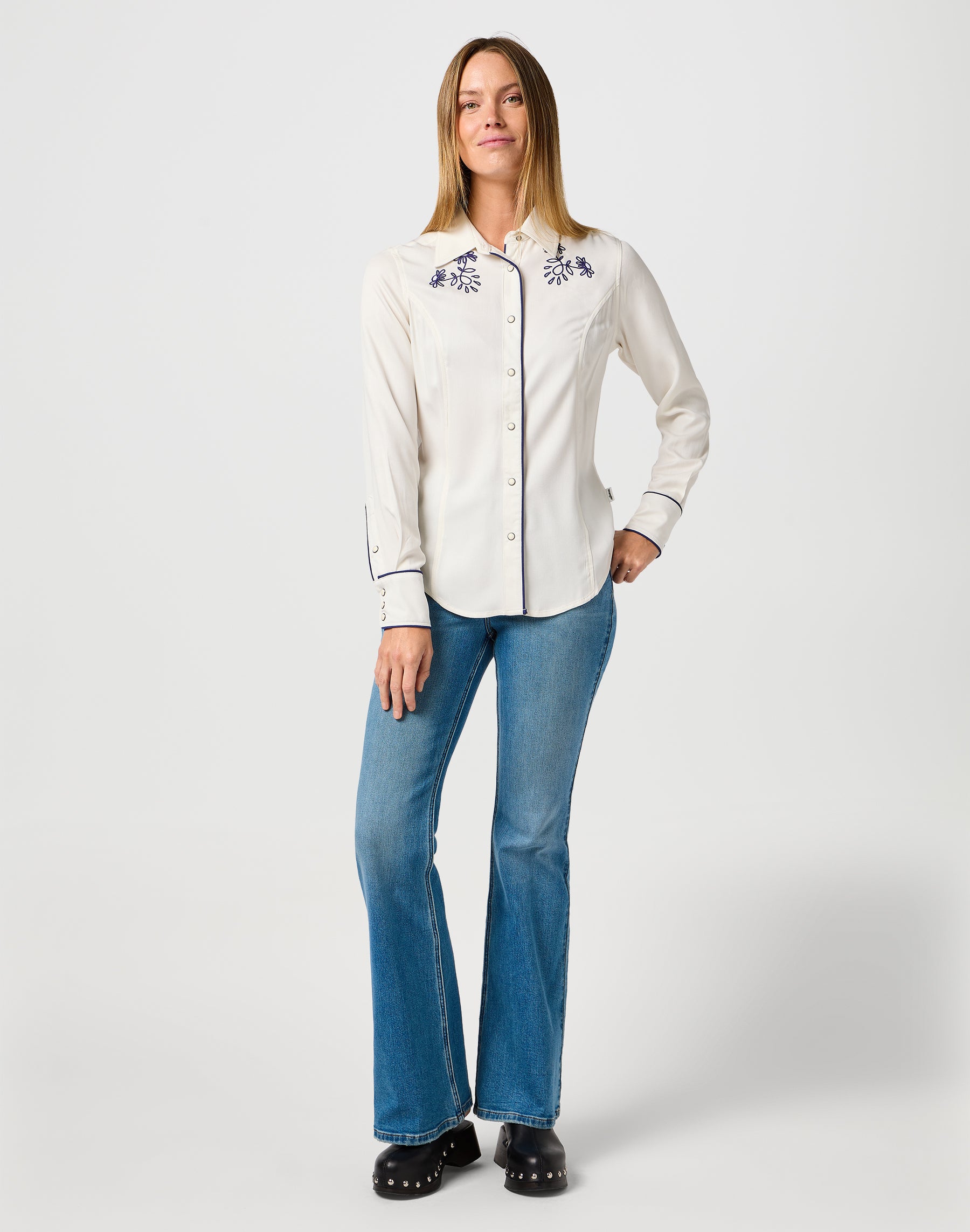 Piped Western Shirt in Vintage White Shirts Wrangler