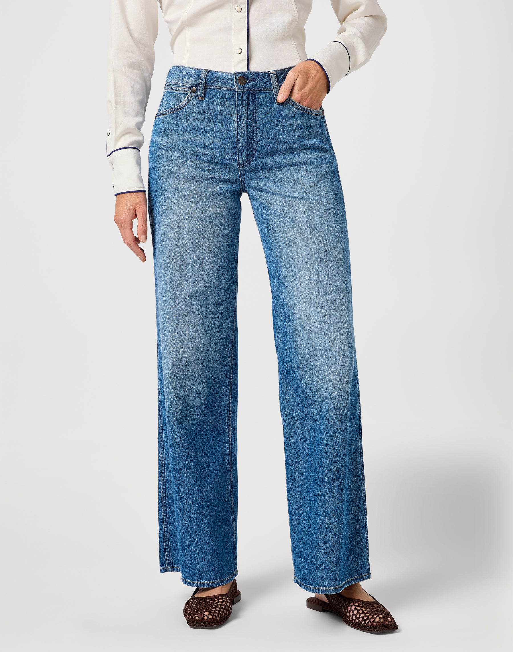 World Wide in Light Hand Jeans Wrangler