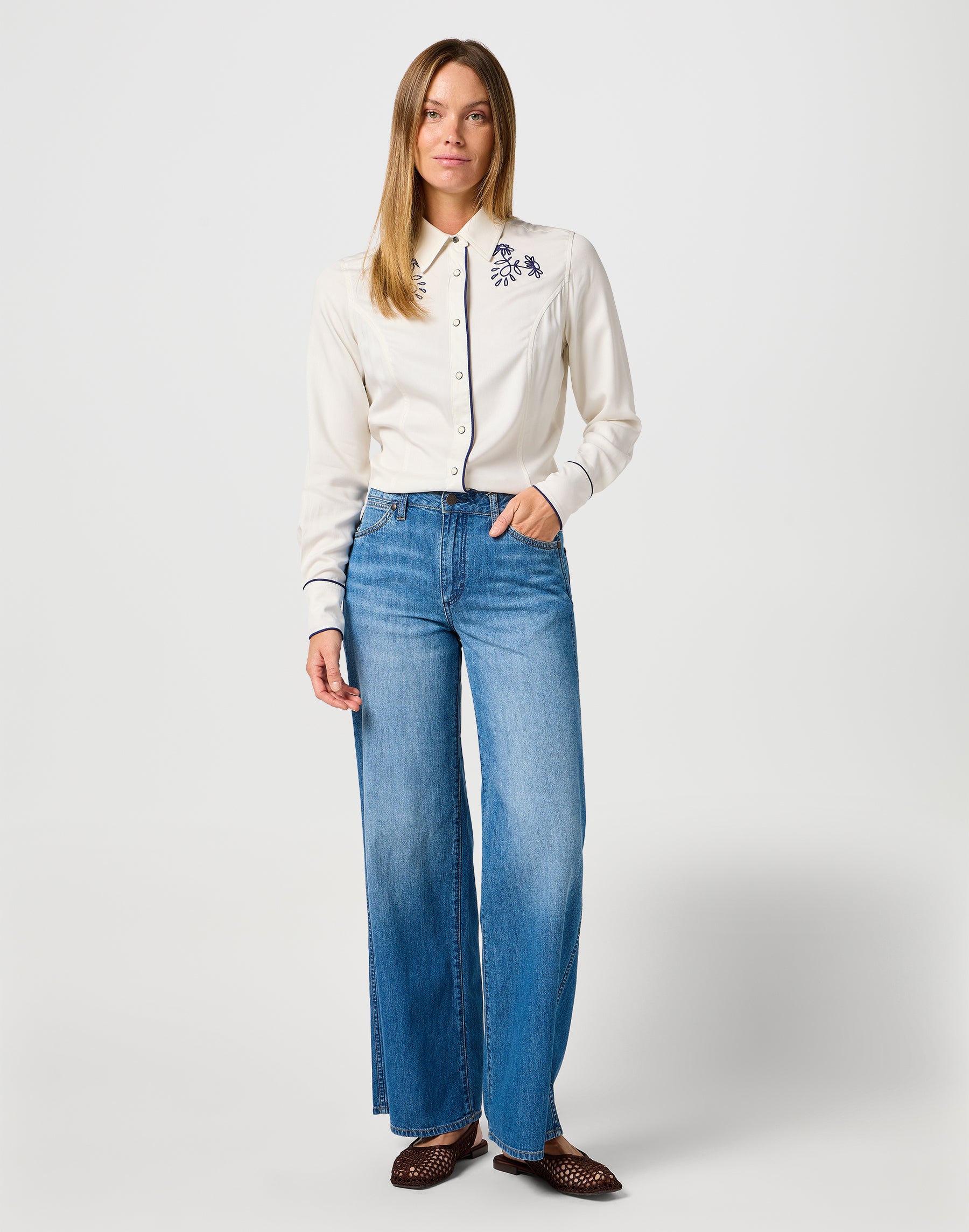 World Wide in Light Hand Jeans Wrangler