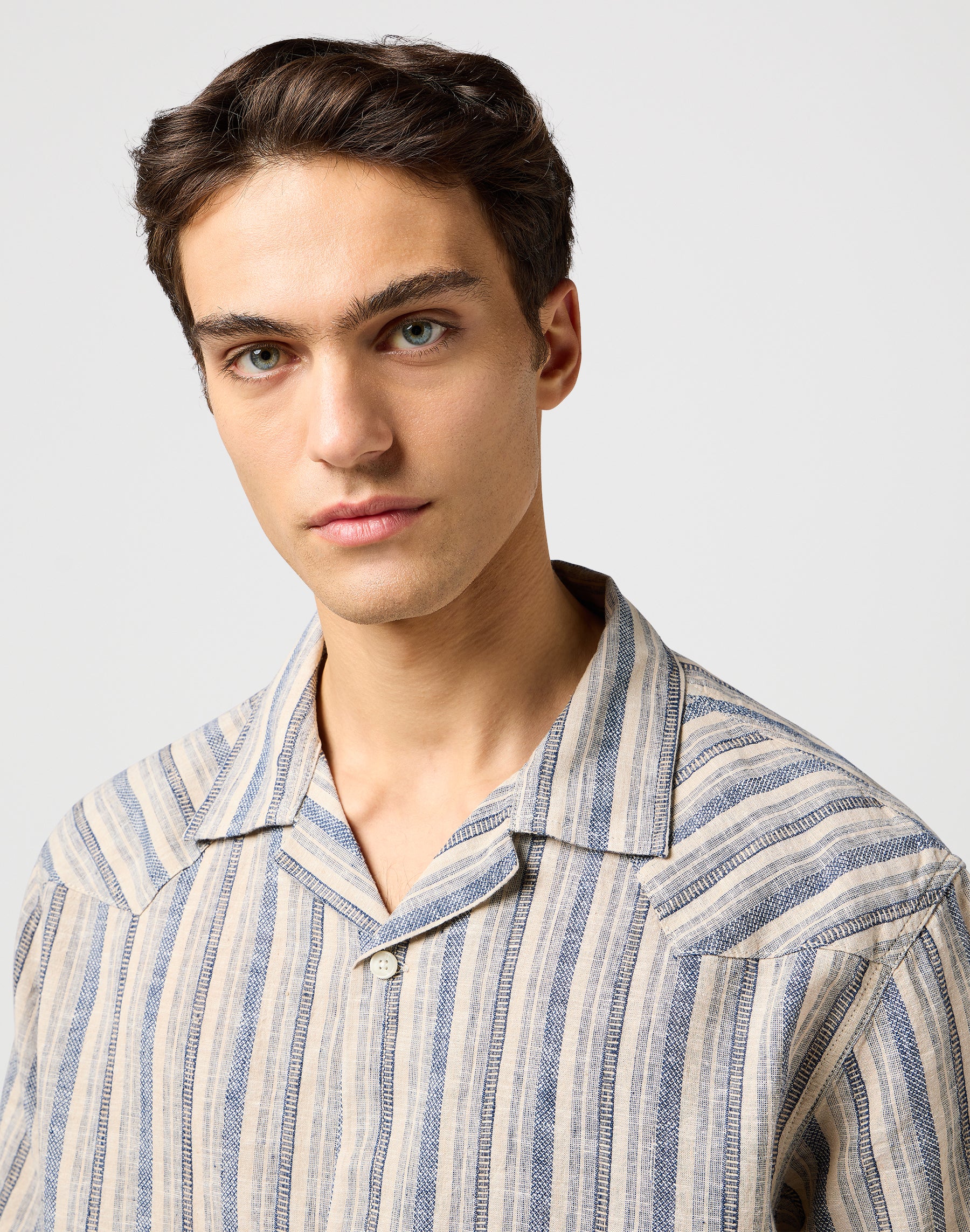 Ss W Resort Shirt in Indigo Stripe Shirts Wrangler