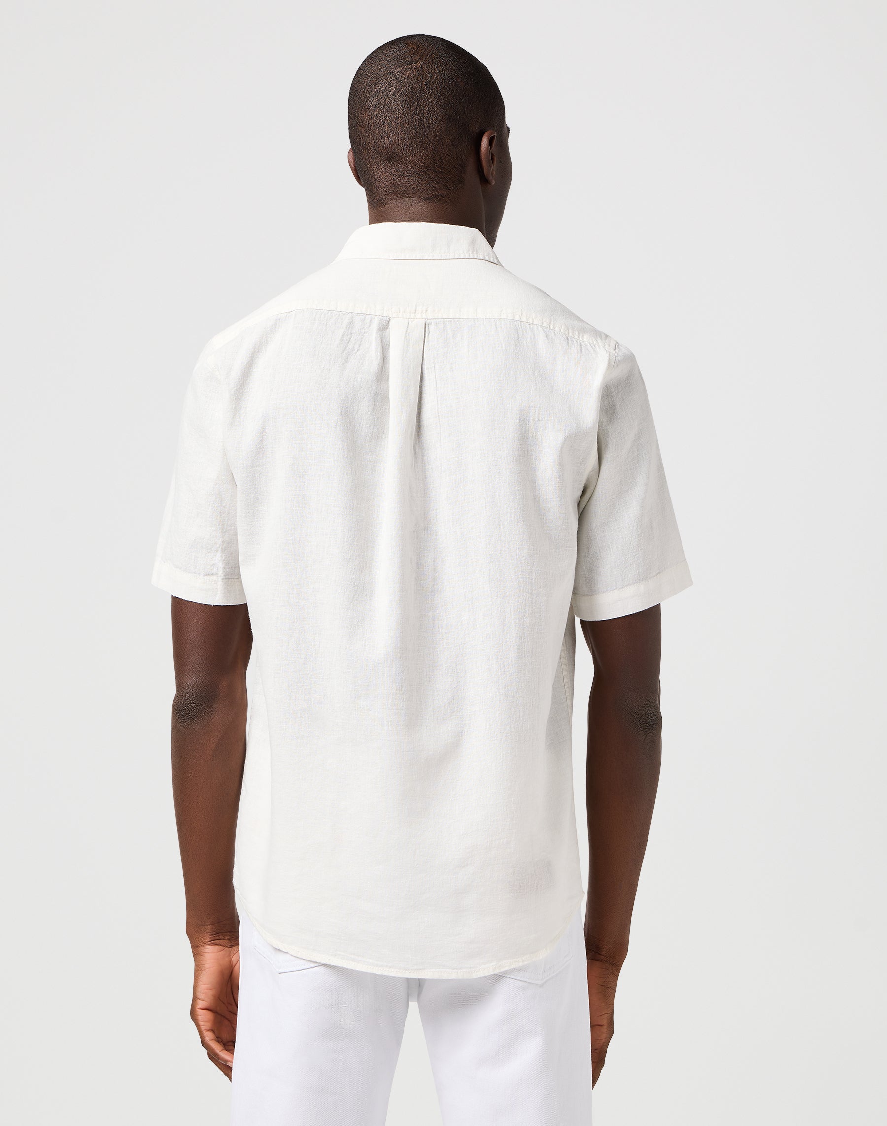 Ss 1 Pkt Shirt in White Shirts Wrangler