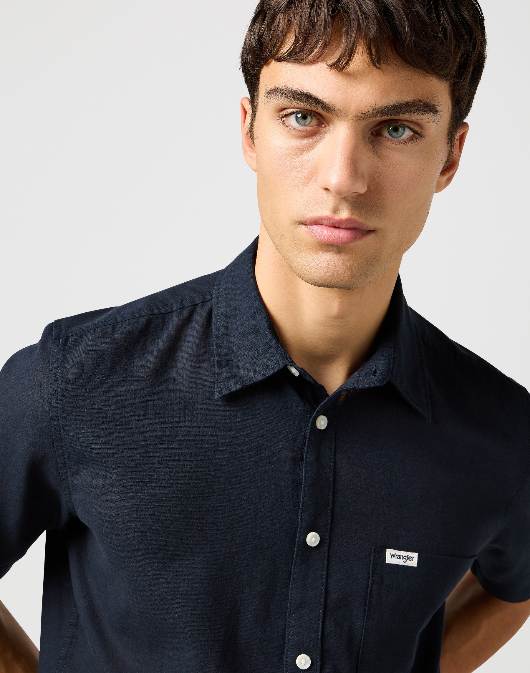 Ss 1 Pkt Shirt in Black Shirts Wrangler