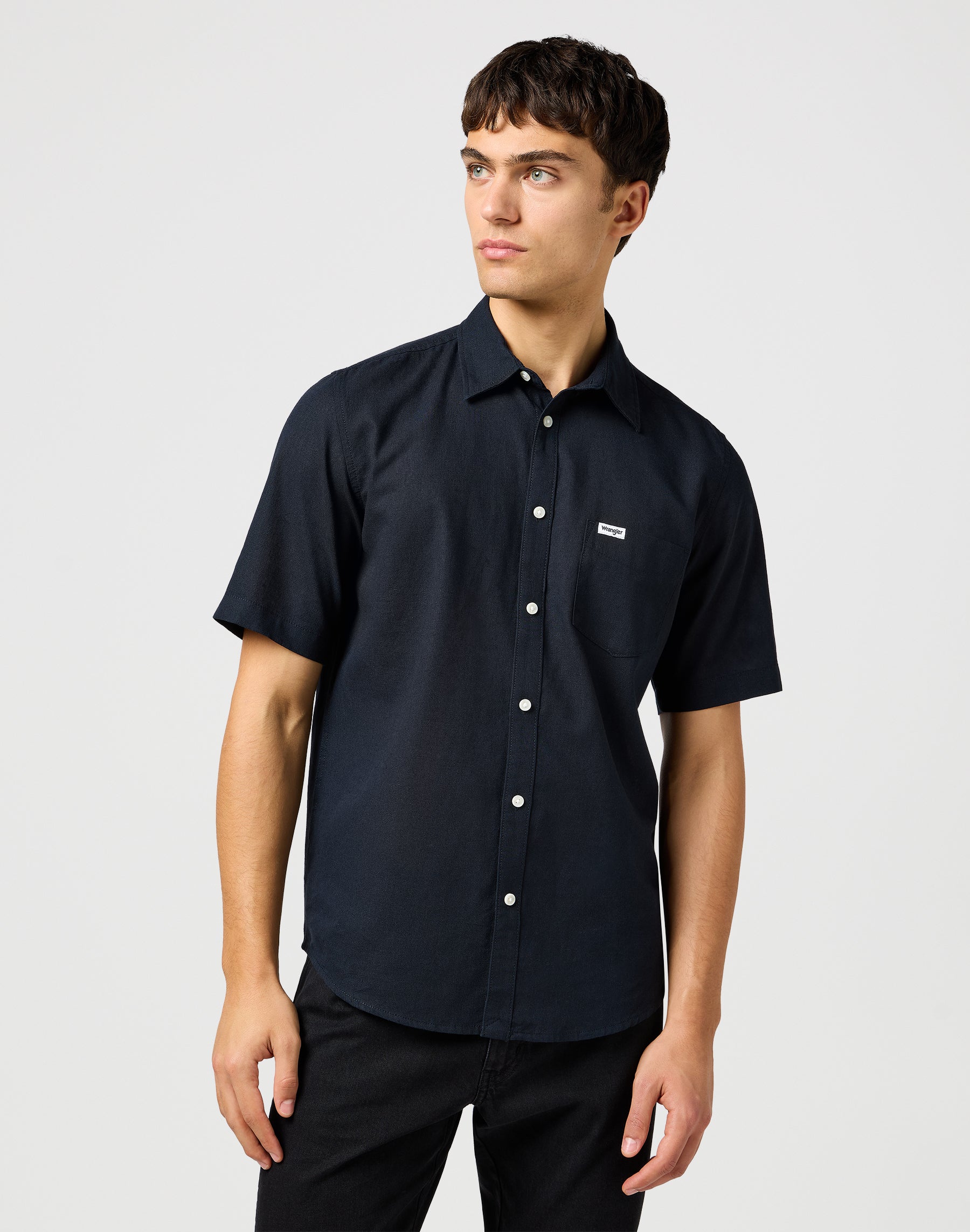 Ss 1 Pkt Shirt in Black Shirts Wrangler