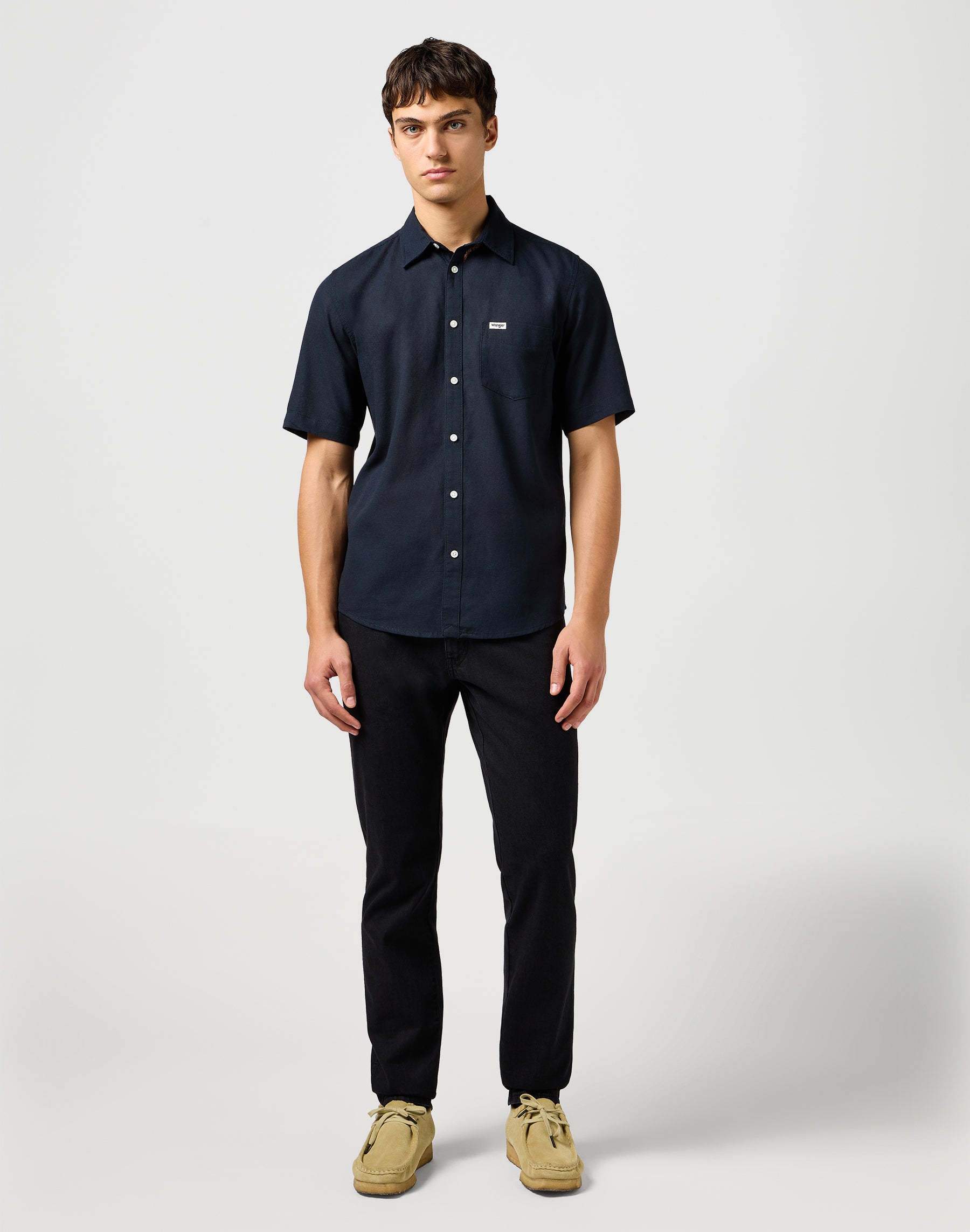 Ss 1 Pkt Shirt in Black Shirts Wrangler