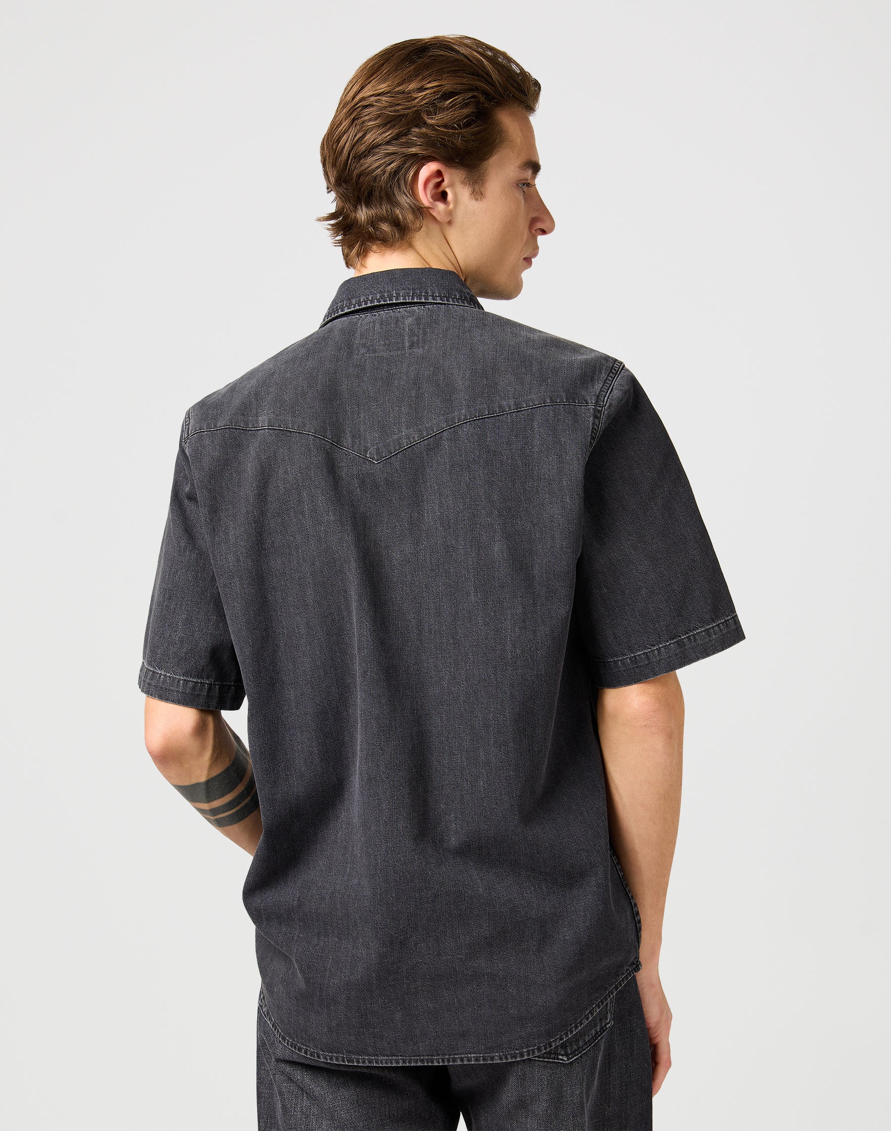 Ss Western Shirt in Enchanted Black Shirts Wrangler