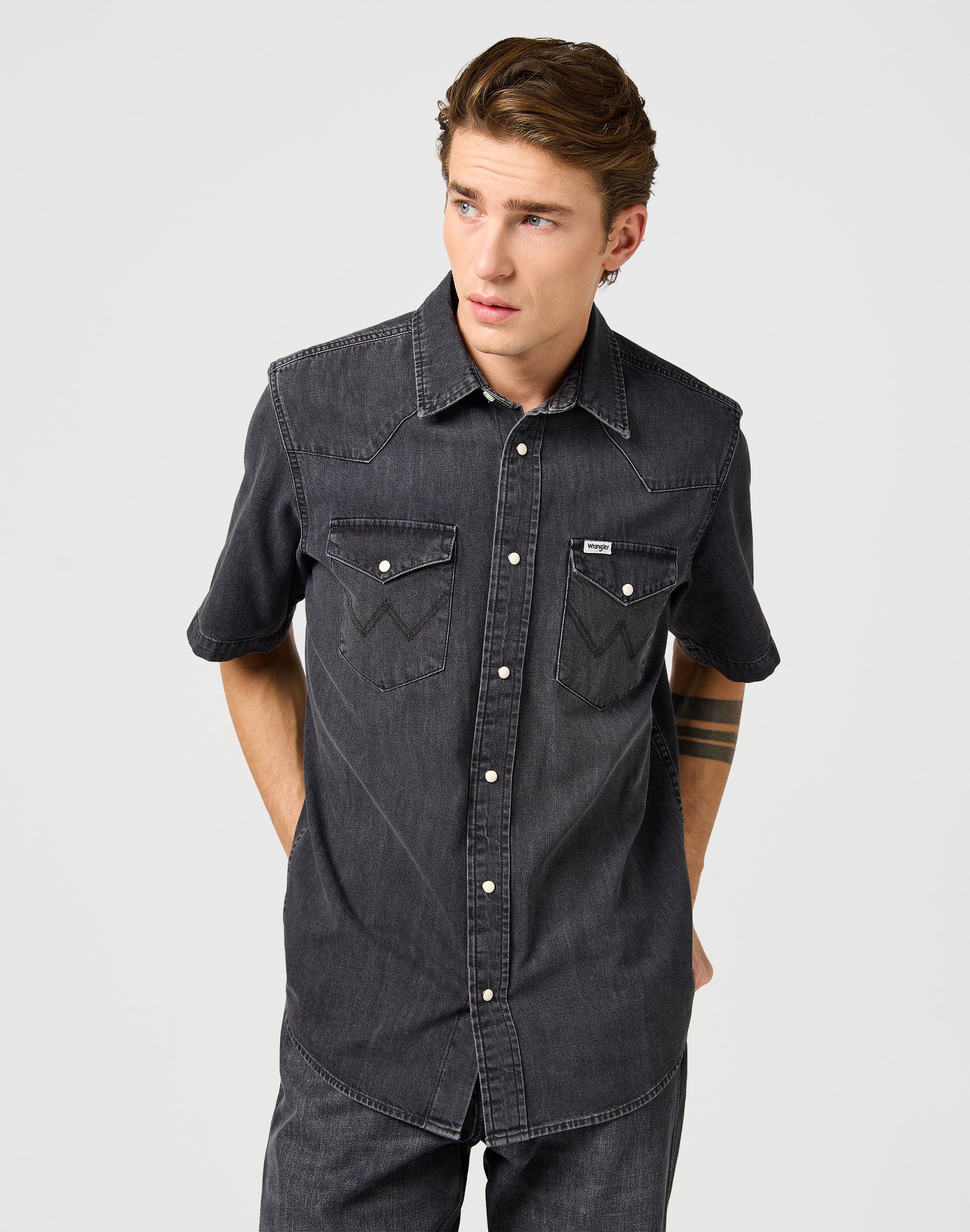 Ss Western Shirt in Enchanted Black Shirts Wrangler