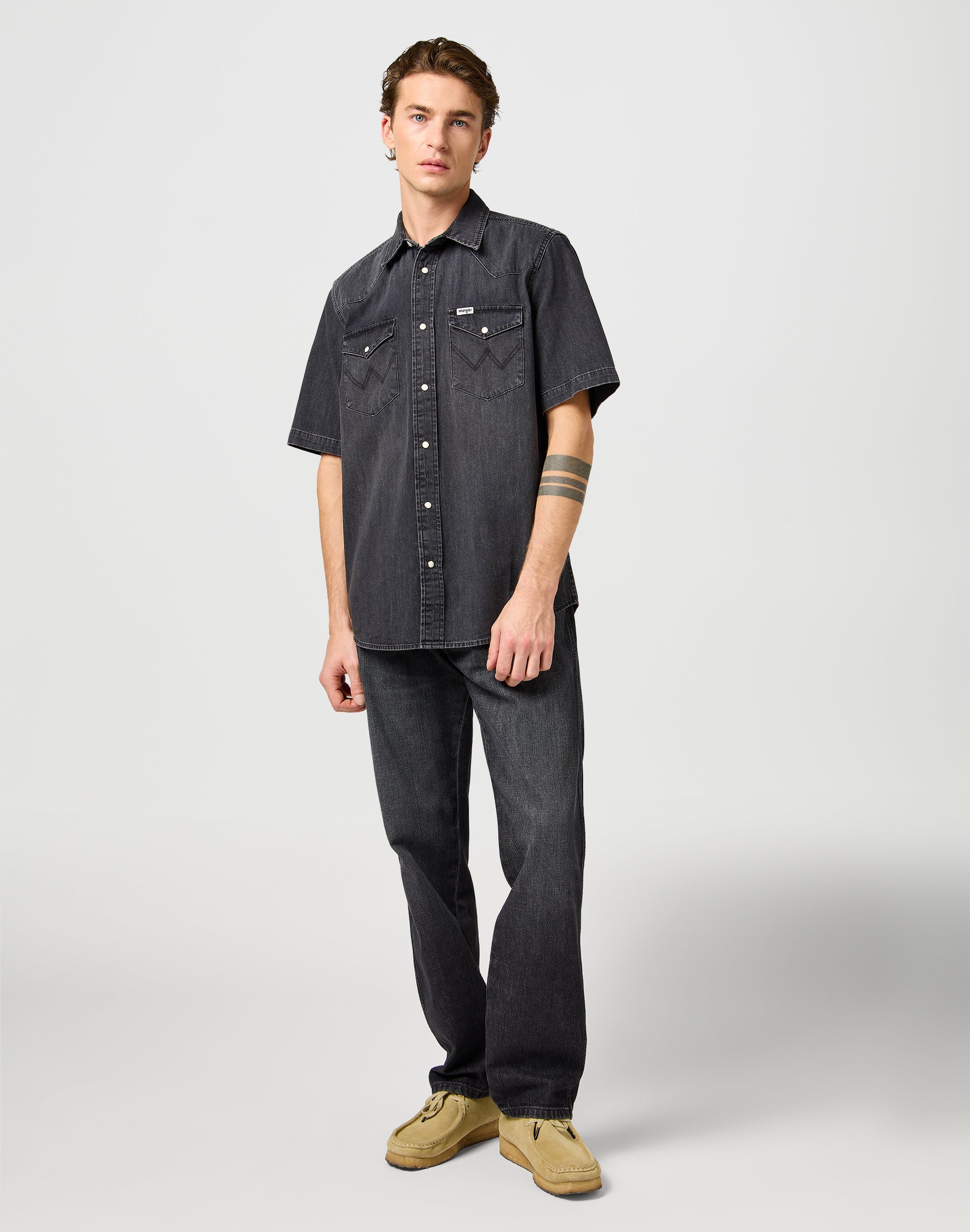 Ss Western Shirt in Enchanted Black Shirts Wrangler