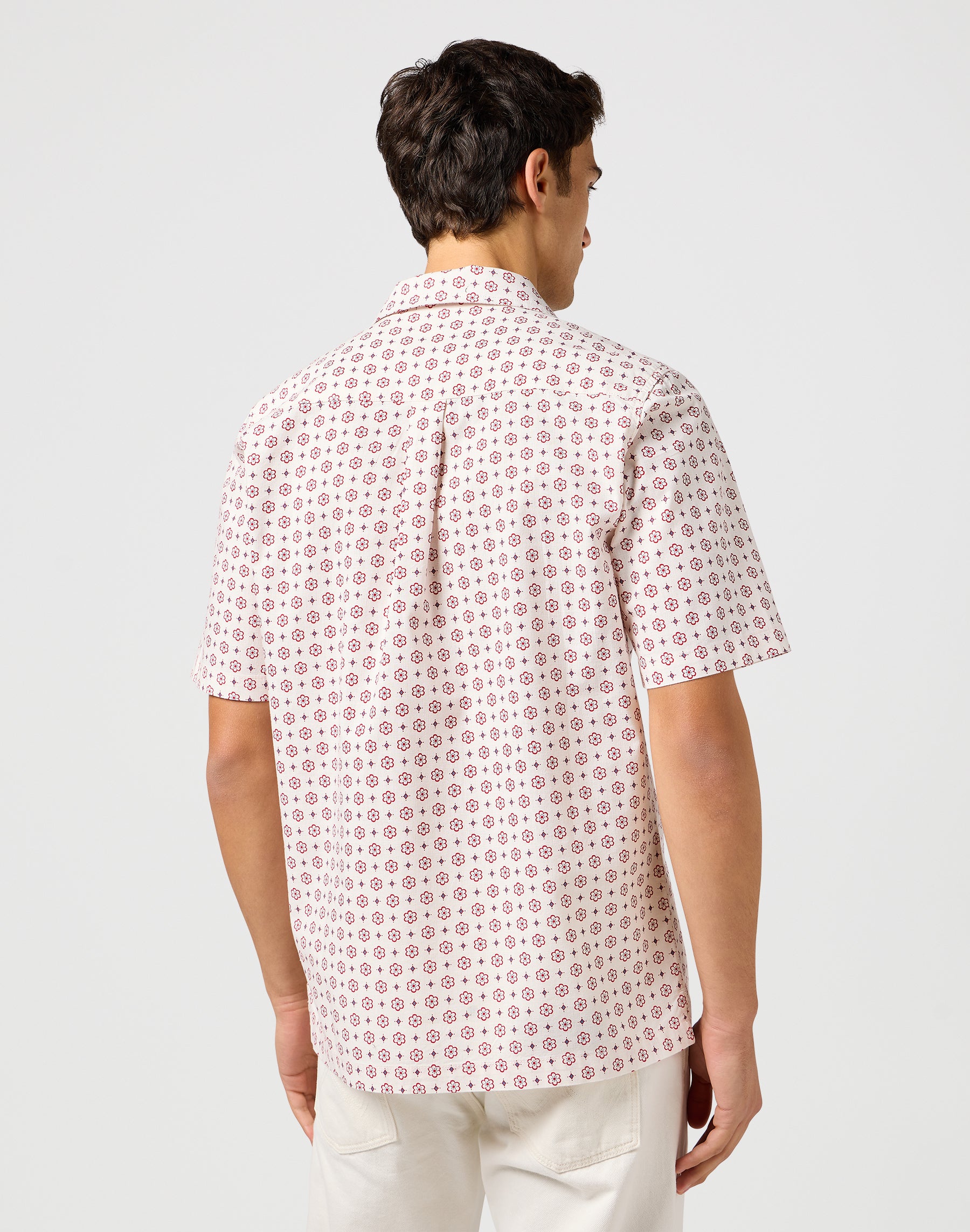 Ss Resort Shirt in White Geo Shirts Wrangler