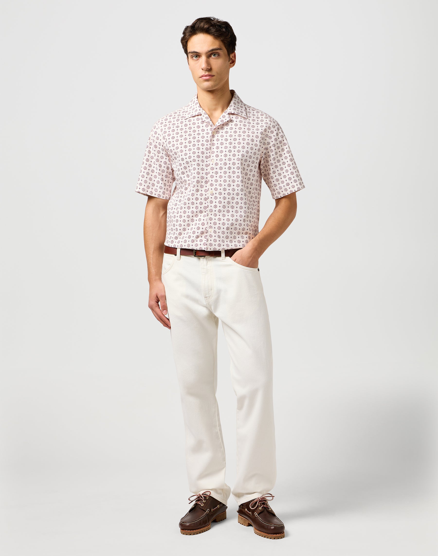 Ss Resort Shirt in White Geo Shirts Wrangler