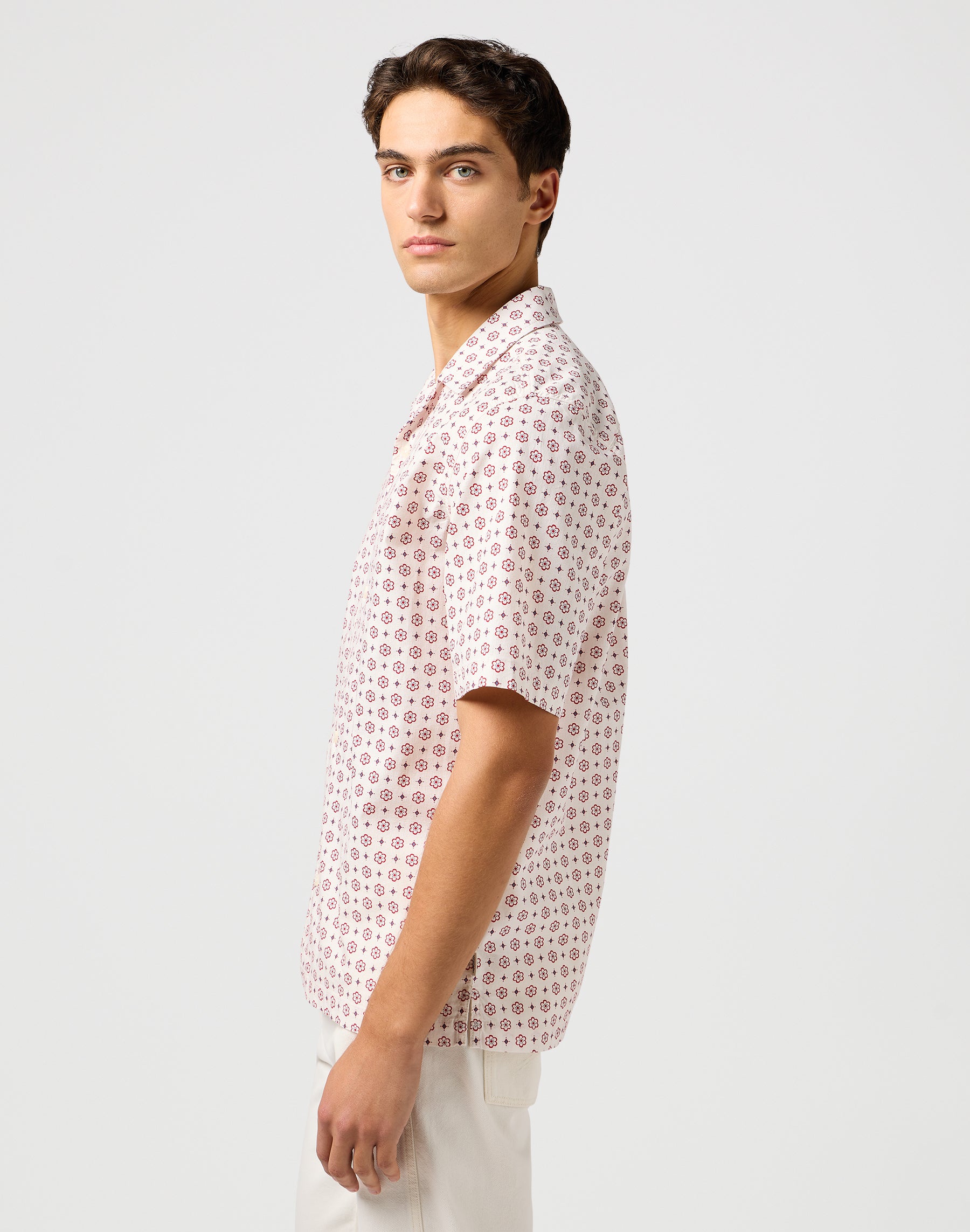 Ss Resort Shirt in White Geo Shirts Wrangler