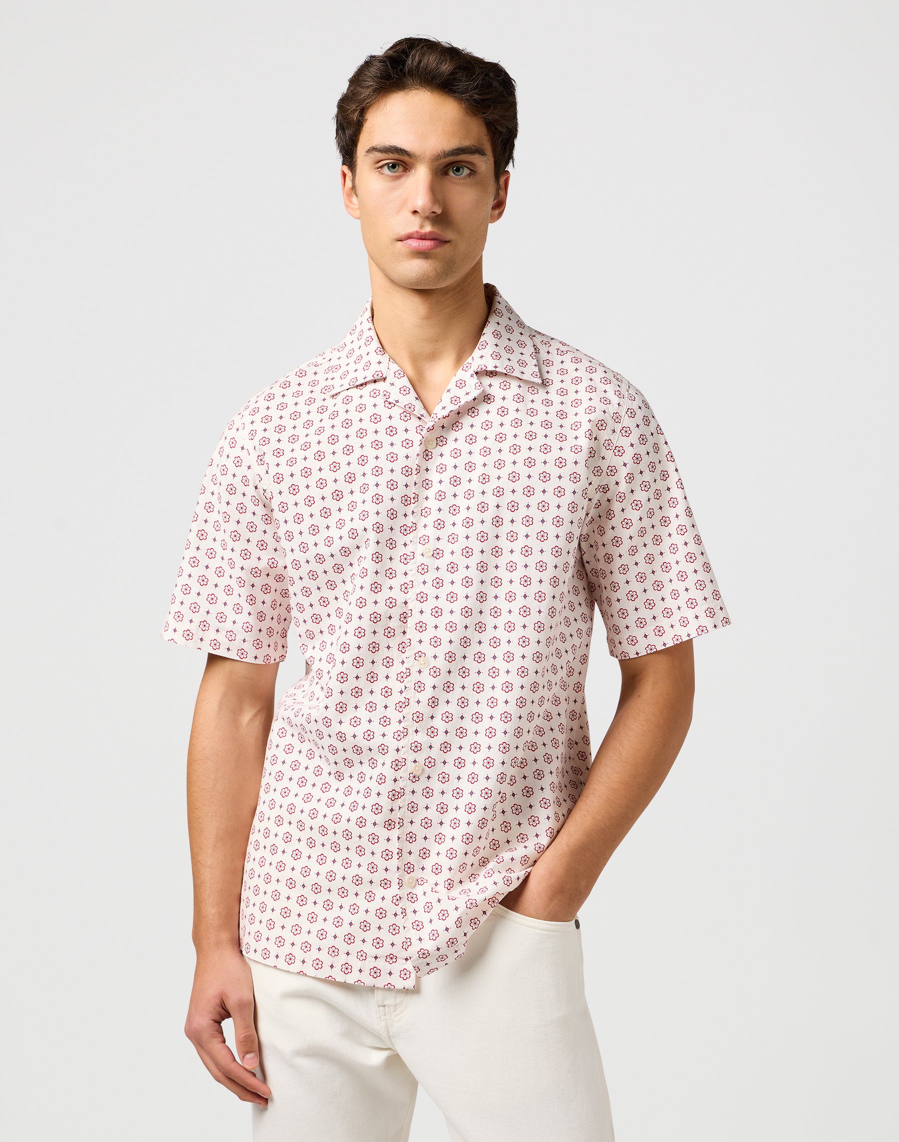 Ss Resort Shirt in White Geo Shirts Wrangler