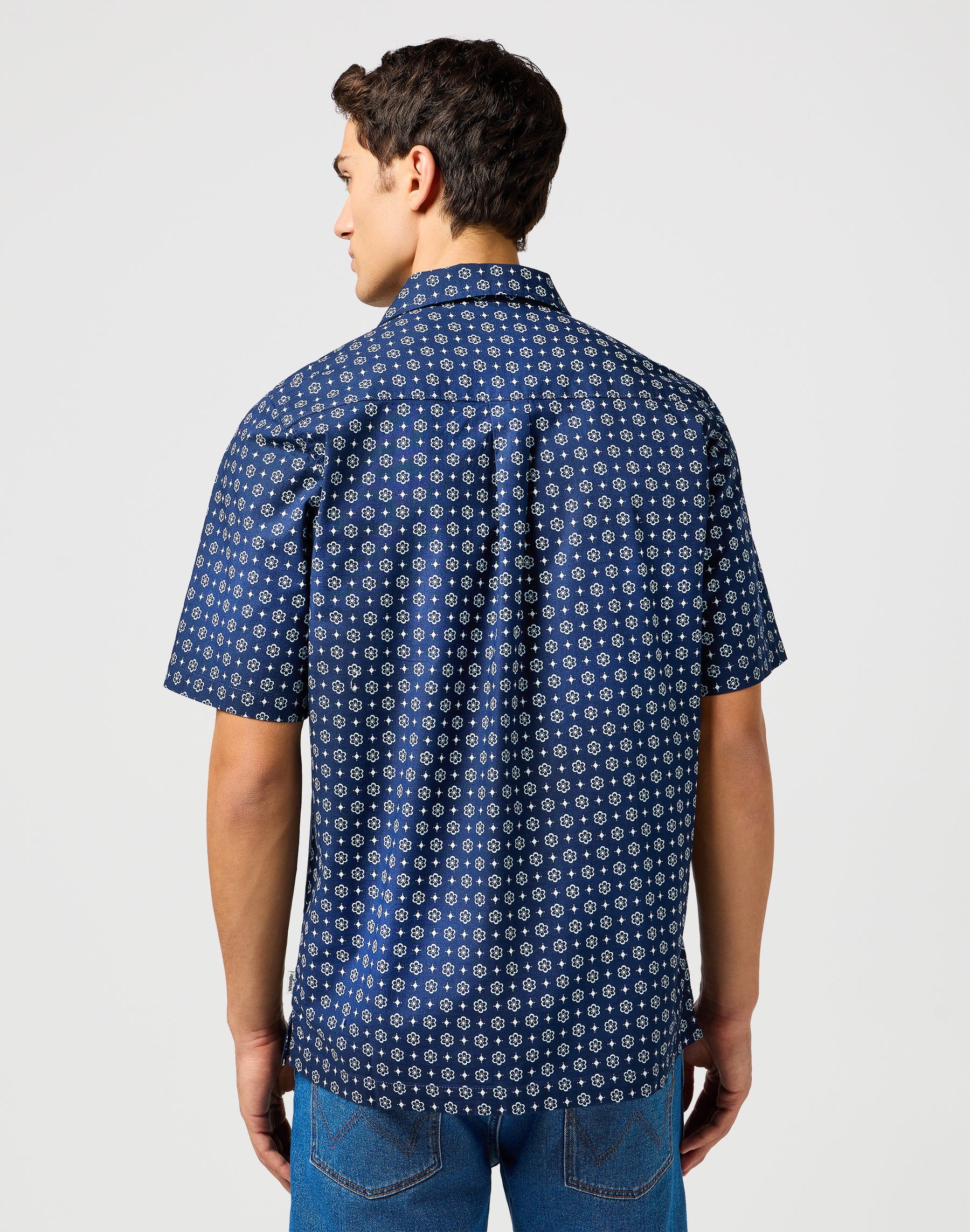 Ss Resort Shirt in Blue Geo Shirts Wrangler