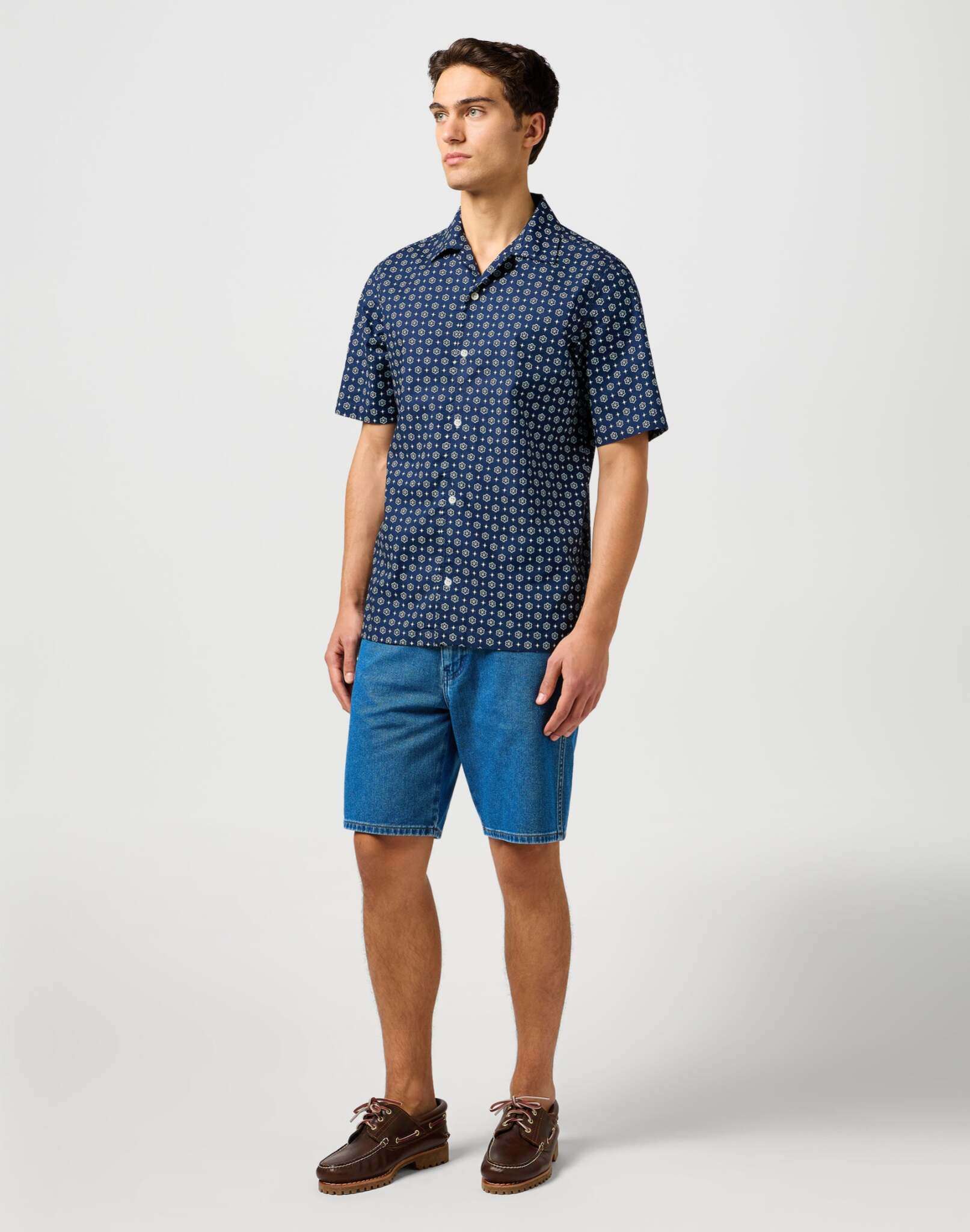 Ss Resort Shirt in Blue Geo Shirts Wrangler