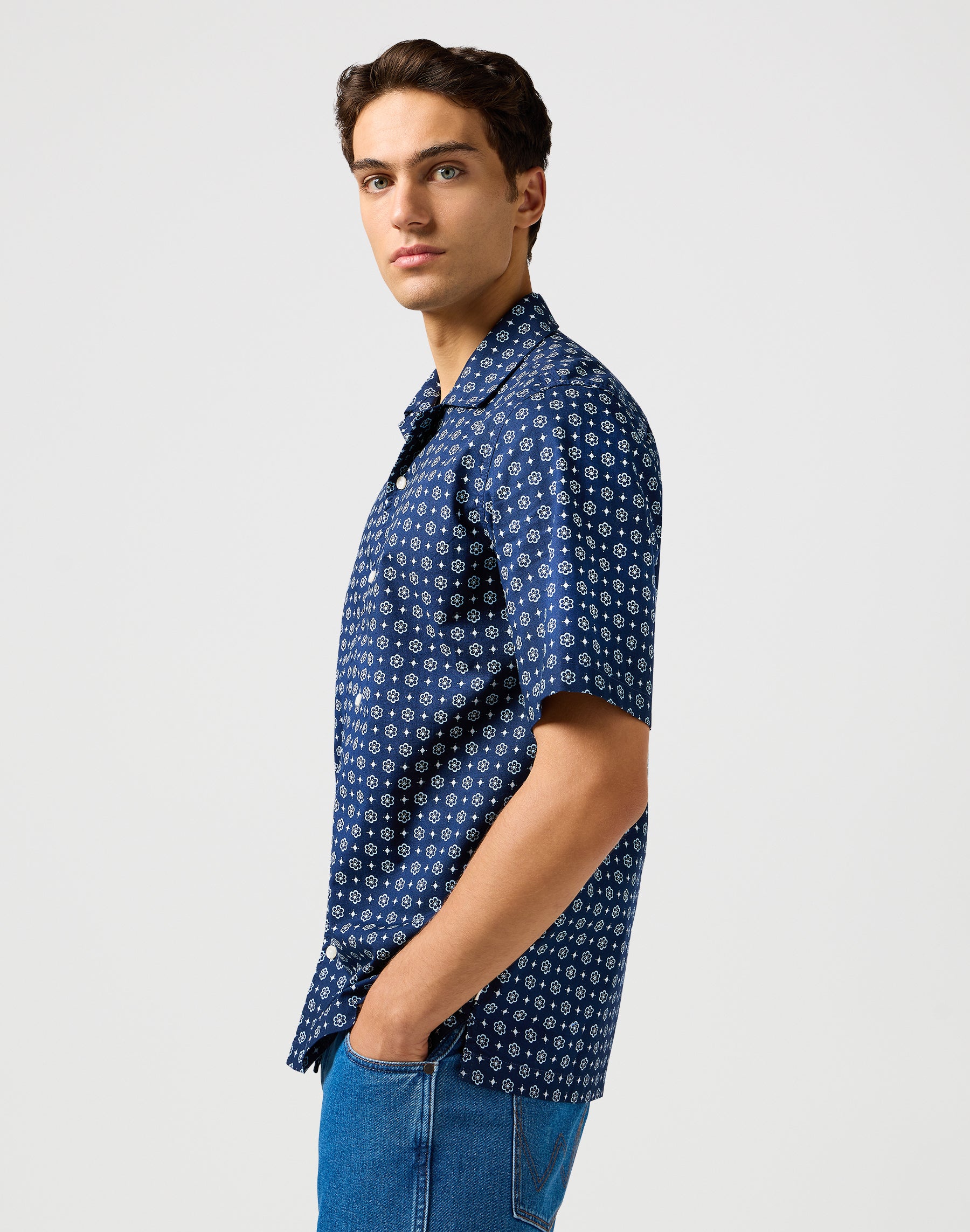 Ss Resort Shirt in Blue Geo Shirts Wrangler