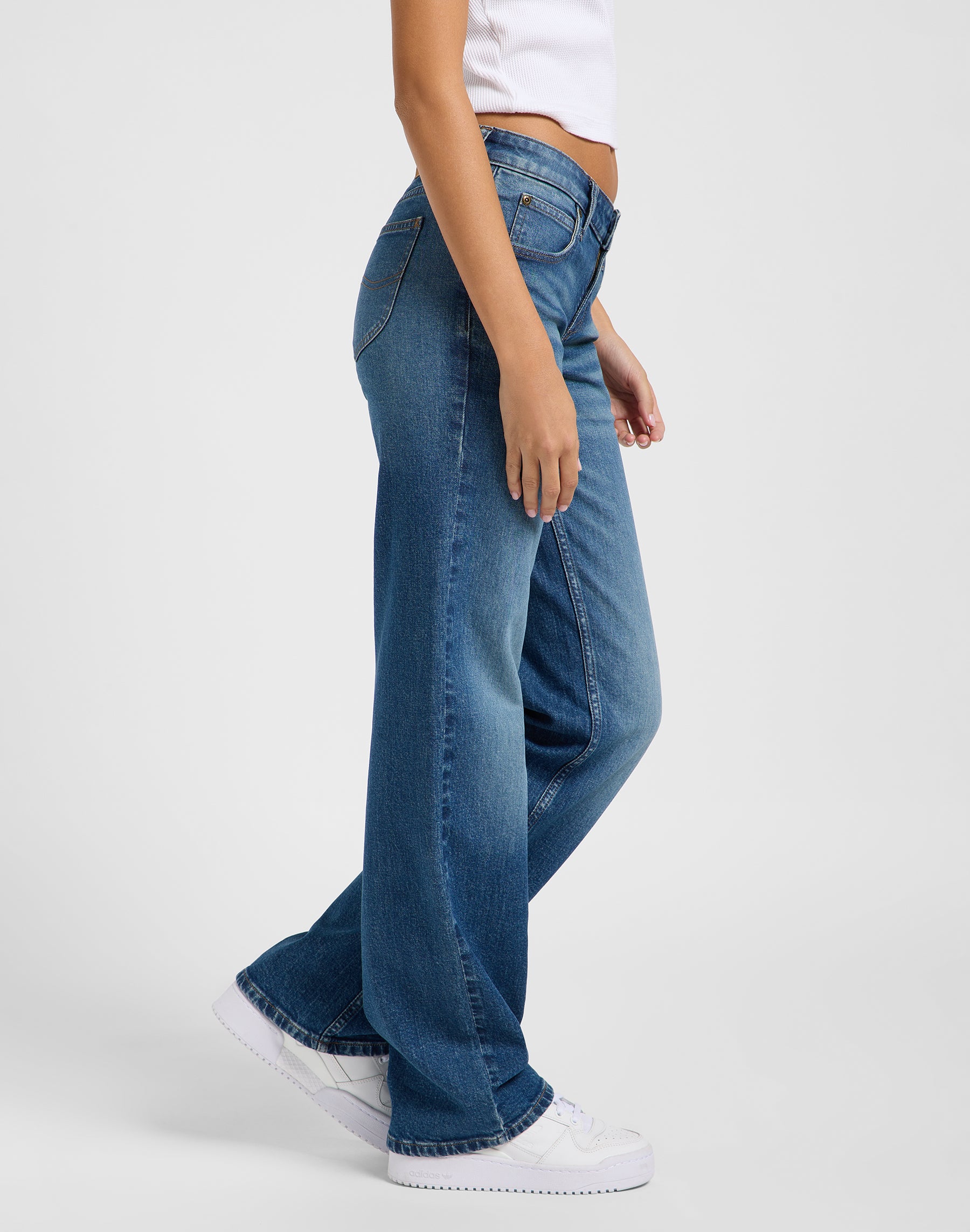 Zoe in Higher Climb Jeans Lee