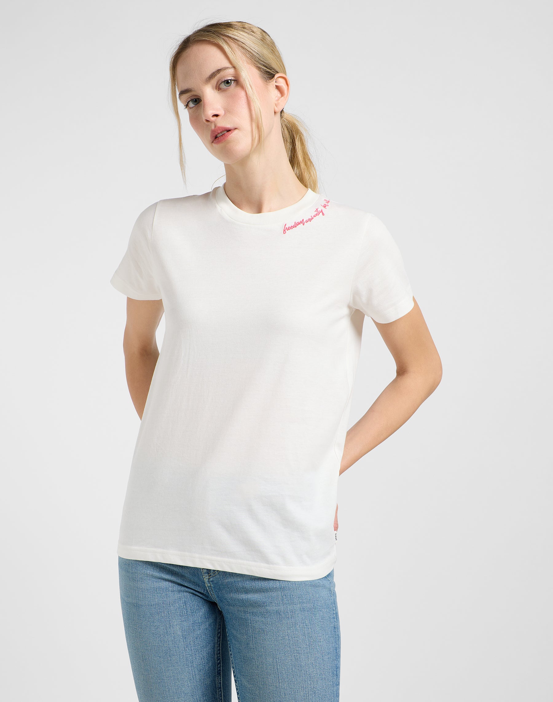 Little Embroidery Tee in ecru T-shirts Lee