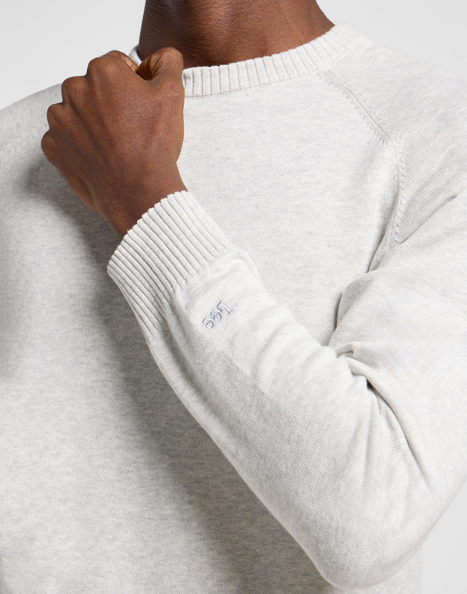 Clean Raglan Sweater in Sharp Grey Mele Sweater Lee