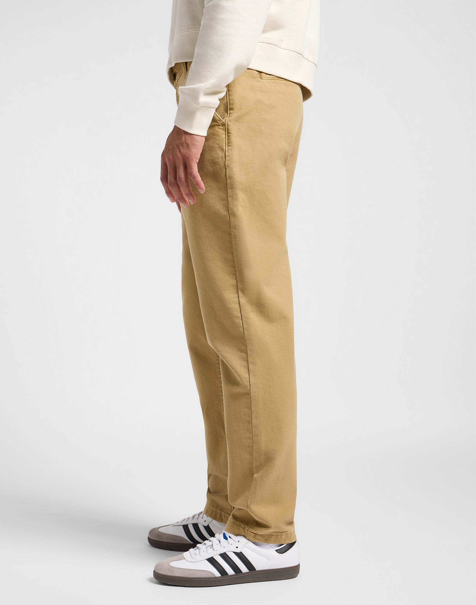 Relaxed Workwear Chino in Oscar Khaki Pants Lee